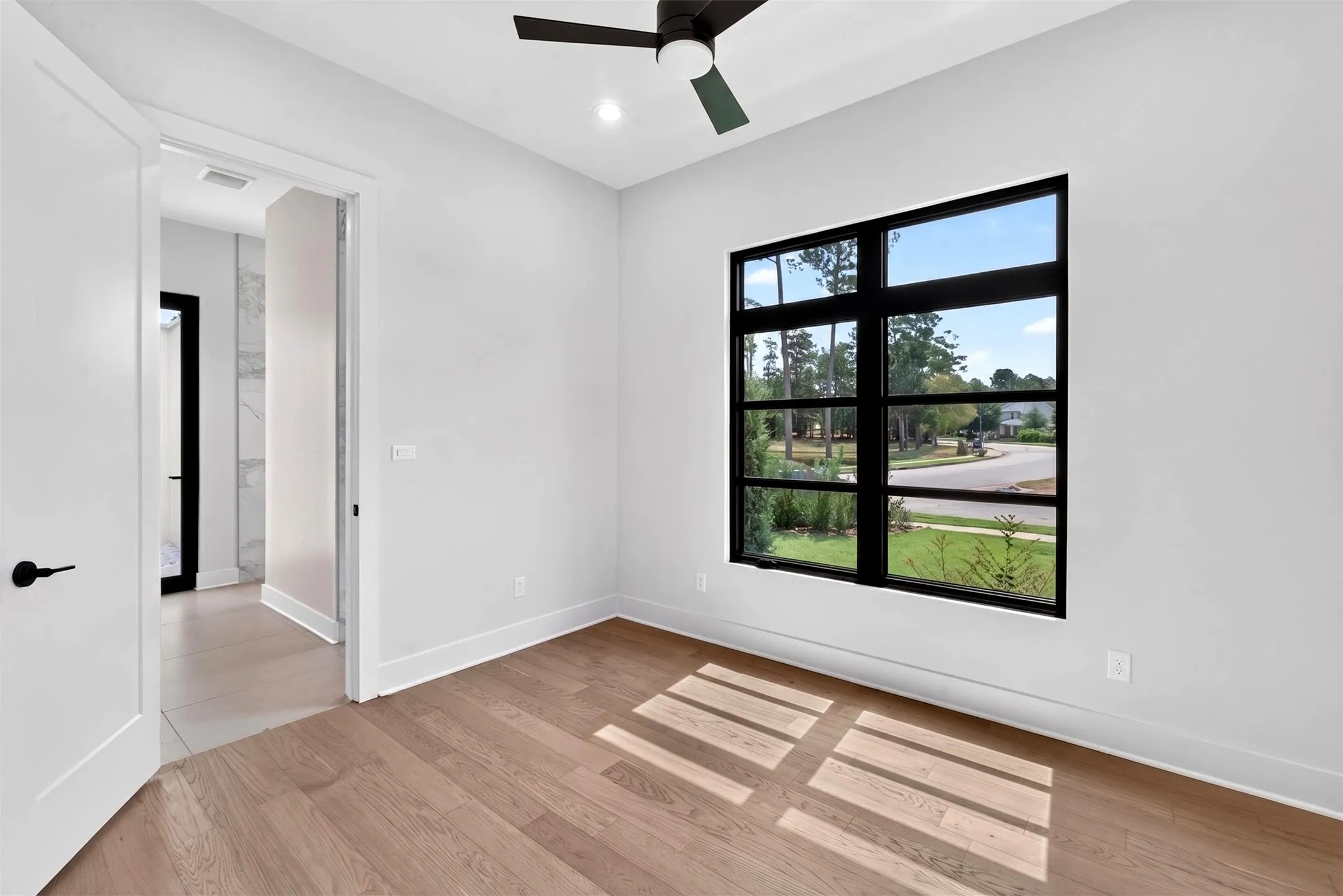 Single Family Residence For Sale in Smith County , 7607 Lakeside Lane, Tyler, Texas 75703, 5 Bedroom, 4 Bathroom, 3 Garage spaces, 4,125 Sqft, built in 2018, mls#21375877, Real Estate Agent in Tyler, Homes For Sale in Smith county, Homes For Sale in Tyler, Realtor in Tyler Texas, Real Estate Brokerage Independent Realty Texas, Luminita Cordes Realtor