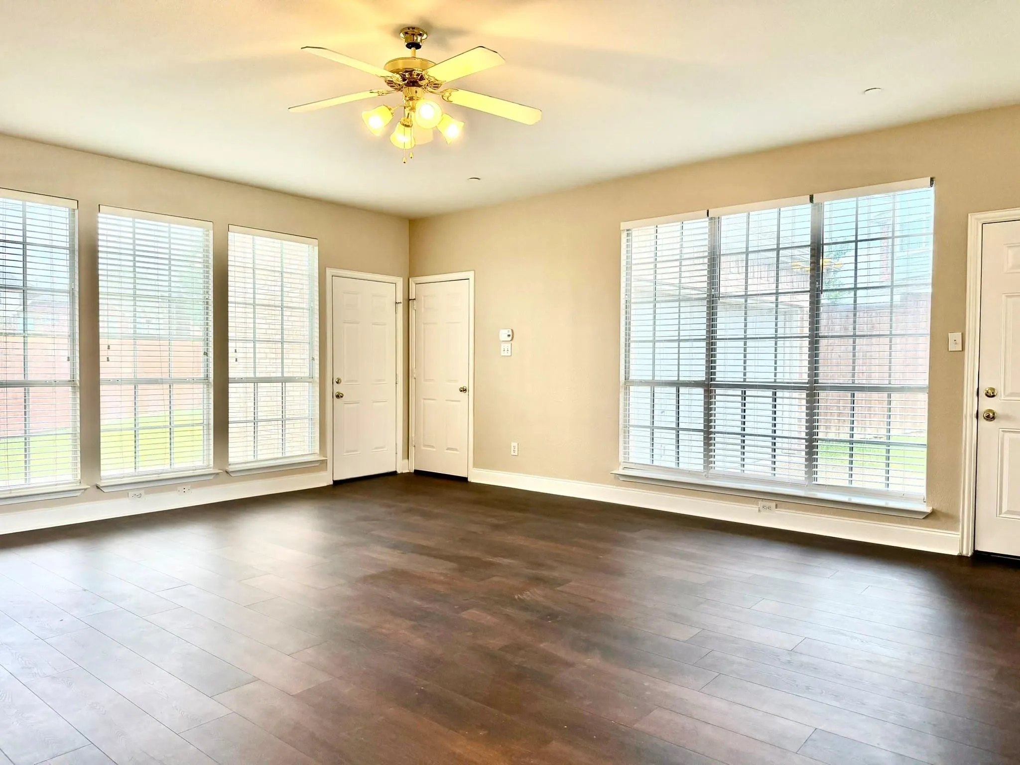 Single Family Residence For Sale in Dallas County , 8300 Charleston Street, Irving, Texas 75063, 4 Bedroom, 3 Bathroom, 2 Garage spaces, 2,485 Sqft, built in 2001, mls#21375815, Real Estate Agent in Irving, Homes For Sale in Dallas county, Homes For Sale in Irving, Realtor in Irving Texas, Real Estate Brokerage Independent Realty Texas, Luminita Cordes Realtor