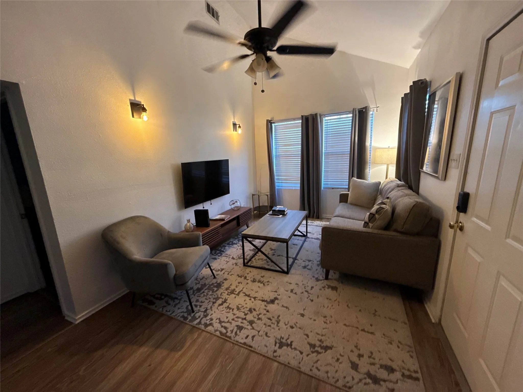 Single Family Residence For Rent in Dallas County , 4347 Travis Street 4347, Dallas, Texas 75205, 2 Bedroom, 1 Bathroom, Garage spaces, 800 Sqft, built in 1955, mls#21375901, Real Estate Agent in Dallas, Homes For Rent in Dallas county, Homes For Rent in Dallas, Realtor in Dallas Texas, Real Estate Brokerage Independent Realty Texas, Luminita Cordes Realtor