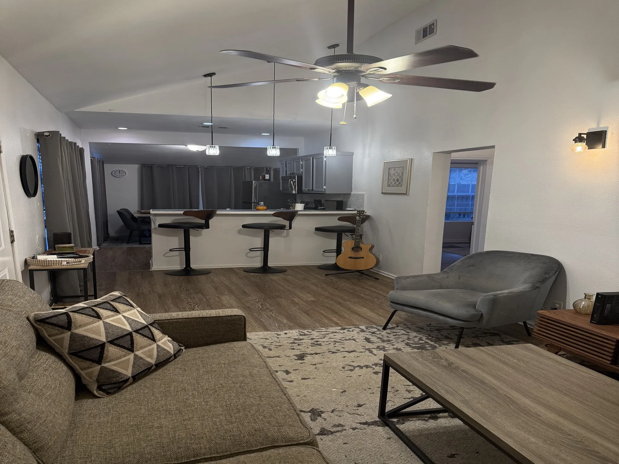 Single Family Residence For Rent in Dallas County , 4347 Travis Street 4347, Dallas, Texas 75205, 2 Bedroom, 1 Bathroom, Garage spaces, 800 Sqft, built in 1955, mls#21375901, Real Estate Agent in Dallas, Homes For Rent in Dallas county, Homes For Rent in Dallas, Realtor in Dallas Texas, Real Estate Brokerage Independent Realty Texas, Luminita Cordes Realtor