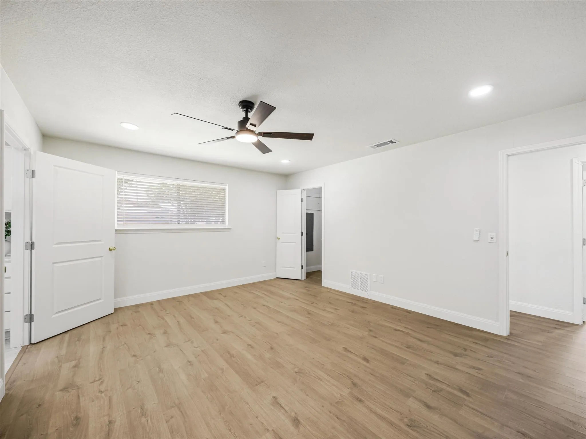 Single Family Residence For Rent in Collin County , 5609 Elisa Lane, Parker, Texas 75002, 3 Bedroom, 2 Bathroom, Garage spaces, 2,296 Sqft, built in 1973, mls#21375839, Real Estate Agent in Parker, Homes For Rent in Collin county, Homes For Rent in Parker, Realtor in Parker Texas, Real Estate Brokerage Independent Realty Texas, Luminita Cordes Realtor