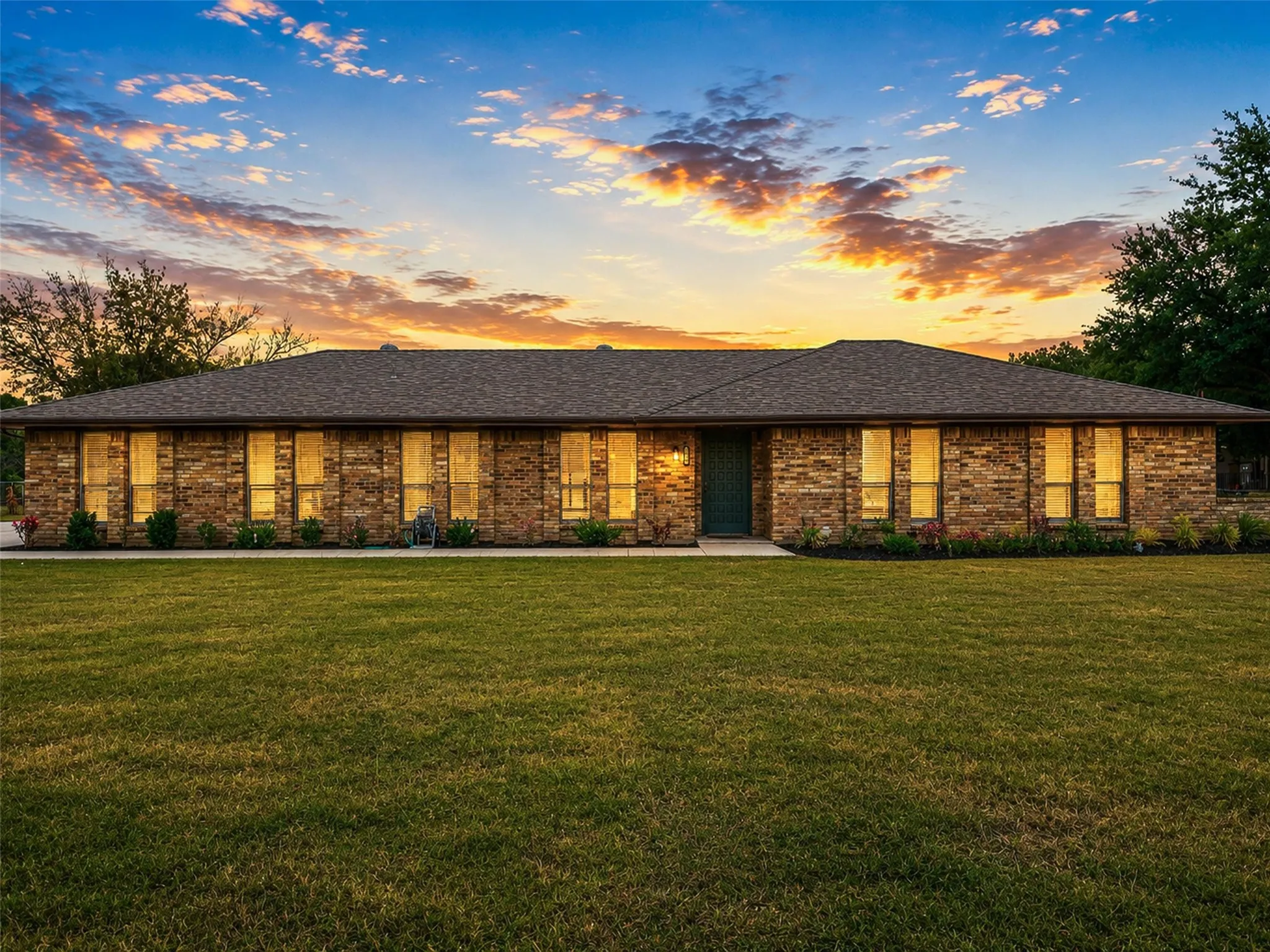 Single Family Residence For Rent in Collin County , 5609 Elisa Lane, Parker, Texas 75002, 3 Bedroom, 2 Bathroom, Garage spaces, 2,296 Sqft, built in 1973, mls#21375839, Real Estate Agent in Parker, Homes For Rent in Collin county, Homes For Rent in Parker, Realtor in Parker Texas, Real Estate Brokerage Independent Realty Texas, Luminita Cordes Realtor