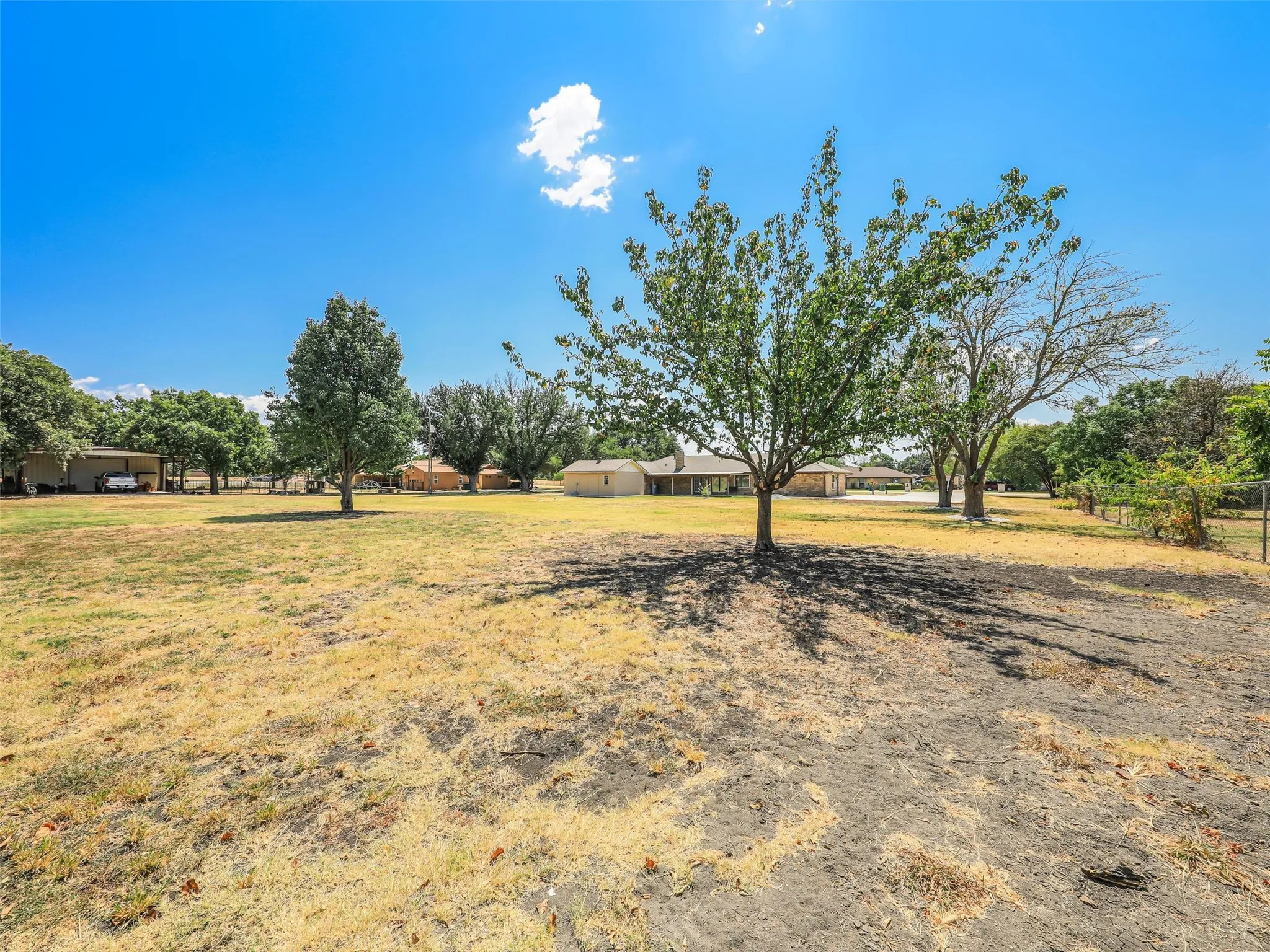 Single Family Residence For Rent in Collin County , 5609 Elisa Lane, Parker, Texas 75002, 3 Bedroom, 2 Bathroom, Garage spaces, 2,296 Sqft, built in 1973, mls#21375839, Real Estate Agent in Parker, Homes For Rent in Collin county, Homes For Rent in Parker, Realtor in Parker Texas, Real Estate Brokerage Independent Realty Texas, Luminita Cordes Realtor