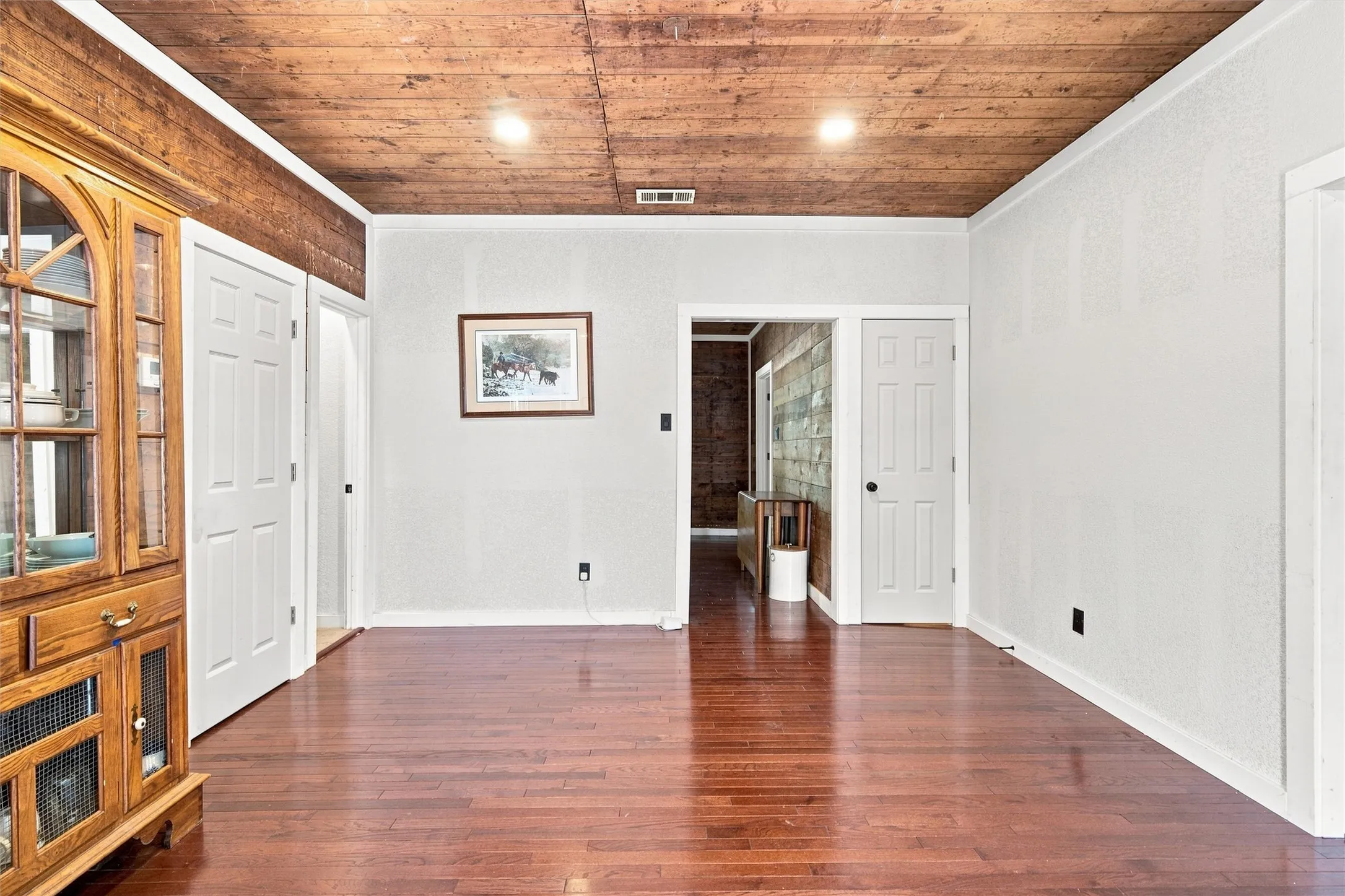 Single Family Residence For Sale in Falls County , 202 E Avenue E, Rosebud, Texas 76570, 4 Bedroom, 4 Bathroom, 2 Garage spaces, 1,128 Sqft, built in 1920, mls#21374819, Real Estate Agent in Rosebud, Homes For Sale in Falls county, Homes For Sale in Rosebud, Realtor in Rosebud Texas, Real Estate Brokerage Independent Realty Texas, Luminita Cordes Realtor