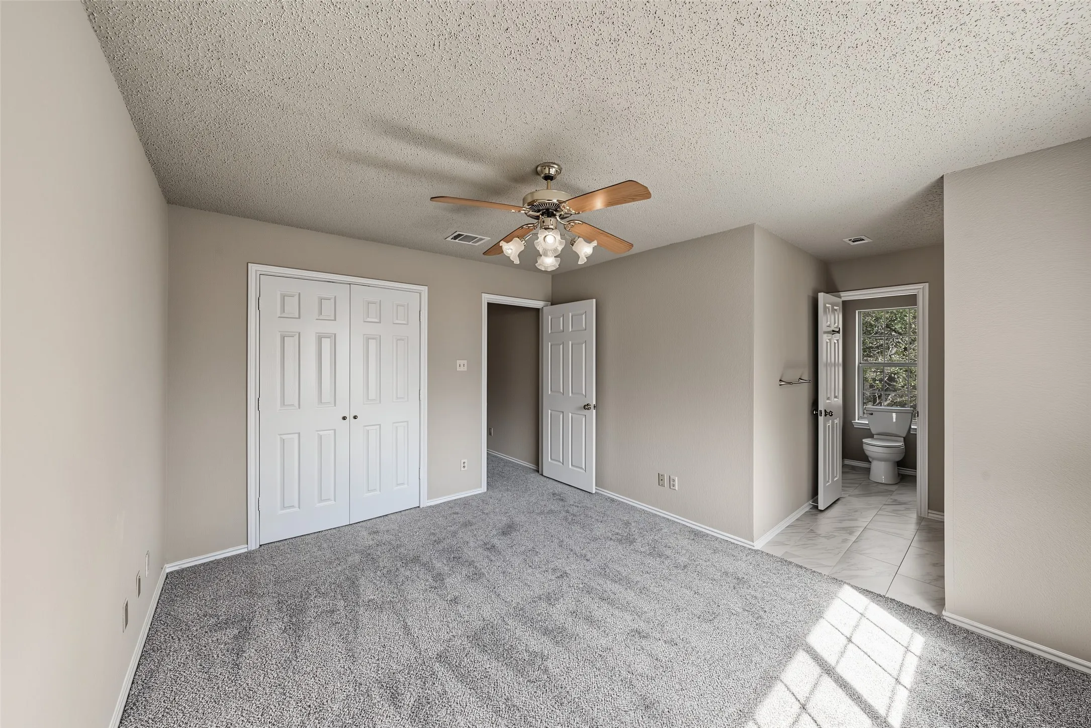 Single Family Residence For Sale in Tarrant County , 1500 Arrowhead Drive, Pantego, Texas 76013, 5 Bedroom, 4 Bathroom, 2 Garage spaces, 3,708 Sqft, built in 1988, mls#21368954, Real Estate Agent in Pantego, Homes For Sale in Tarrant county, Homes For Sale in Pantego, Realtor in Pantego Texas, Real Estate Brokerage Independent Realty Texas, Luminita Cordes Realtor