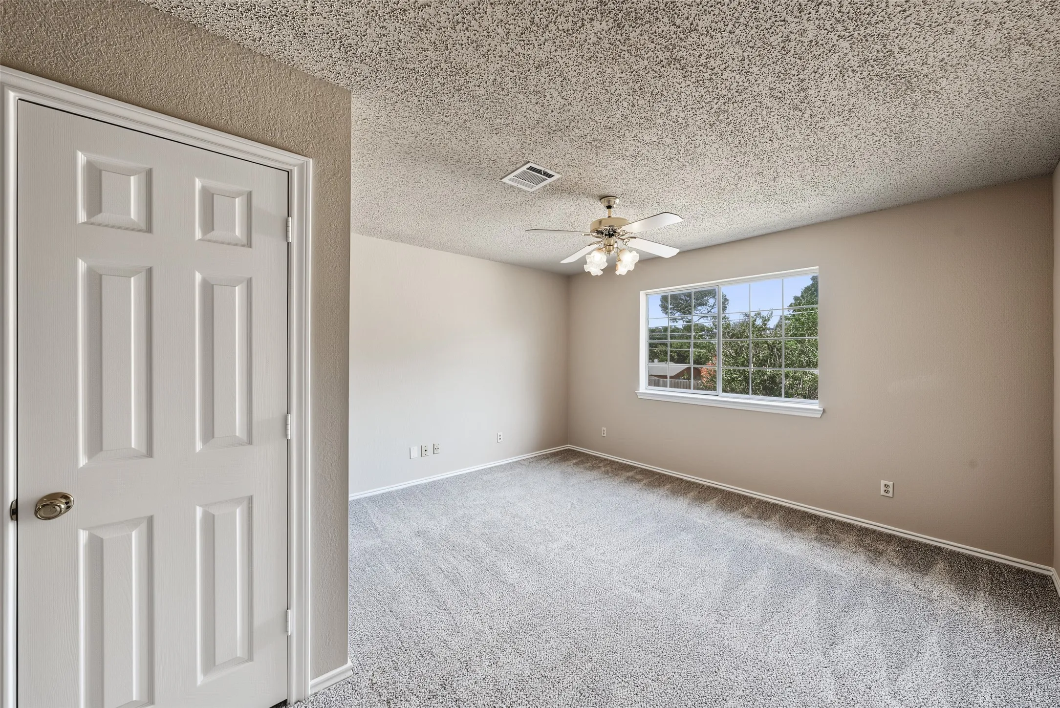 Single Family Residence For Sale in Tarrant County , 1500 Arrowhead Drive, Pantego, Texas 76013, 5 Bedroom, 4 Bathroom, 2 Garage spaces, 3,708 Sqft, built in 1988, mls#21368954, Real Estate Agent in Pantego, Homes For Sale in Tarrant county, Homes For Sale in Pantego, Realtor in Pantego Texas, Real Estate Brokerage Independent Realty Texas, Luminita Cordes Realtor