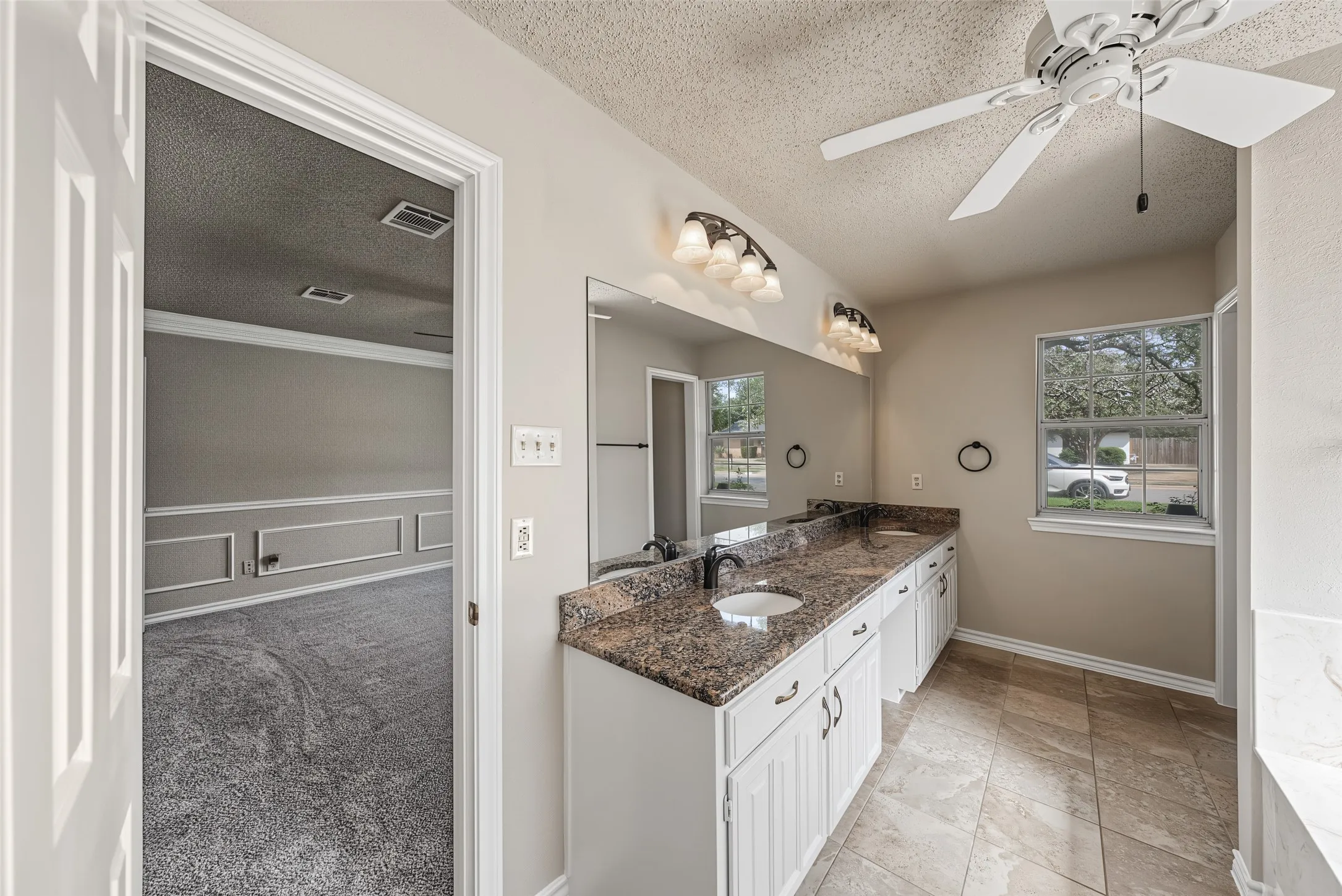 Single Family Residence For Sale in Tarrant County , 1500 Arrowhead Drive, Pantego, Texas 76013, 5 Bedroom, 4 Bathroom, 2 Garage spaces, 3,708 Sqft, built in 1988, mls#21368954, Real Estate Agent in Pantego, Homes For Sale in Tarrant county, Homes For Sale in Pantego, Realtor in Pantego Texas, Real Estate Brokerage Independent Realty Texas, Luminita Cordes Realtor