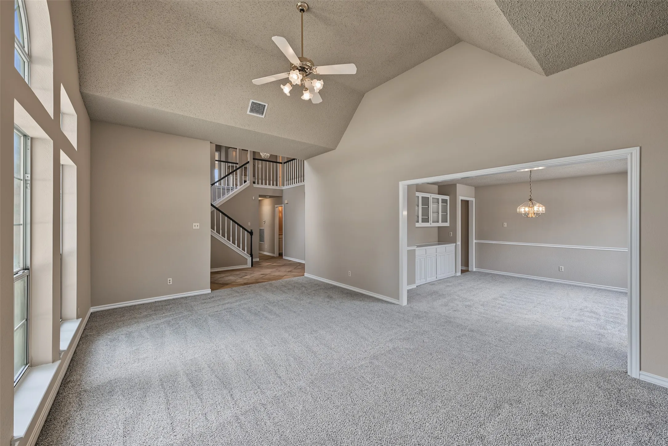Single Family Residence For Sale in Tarrant County , 1500 Arrowhead Drive, Pantego, Texas 76013, 5 Bedroom, 4 Bathroom, 2 Garage spaces, 3,708 Sqft, built in 1988, mls#21368954, Real Estate Agent in Pantego, Homes For Sale in Tarrant county, Homes For Sale in Pantego, Realtor in Pantego Texas, Real Estate Brokerage Independent Realty Texas, Luminita Cordes Realtor