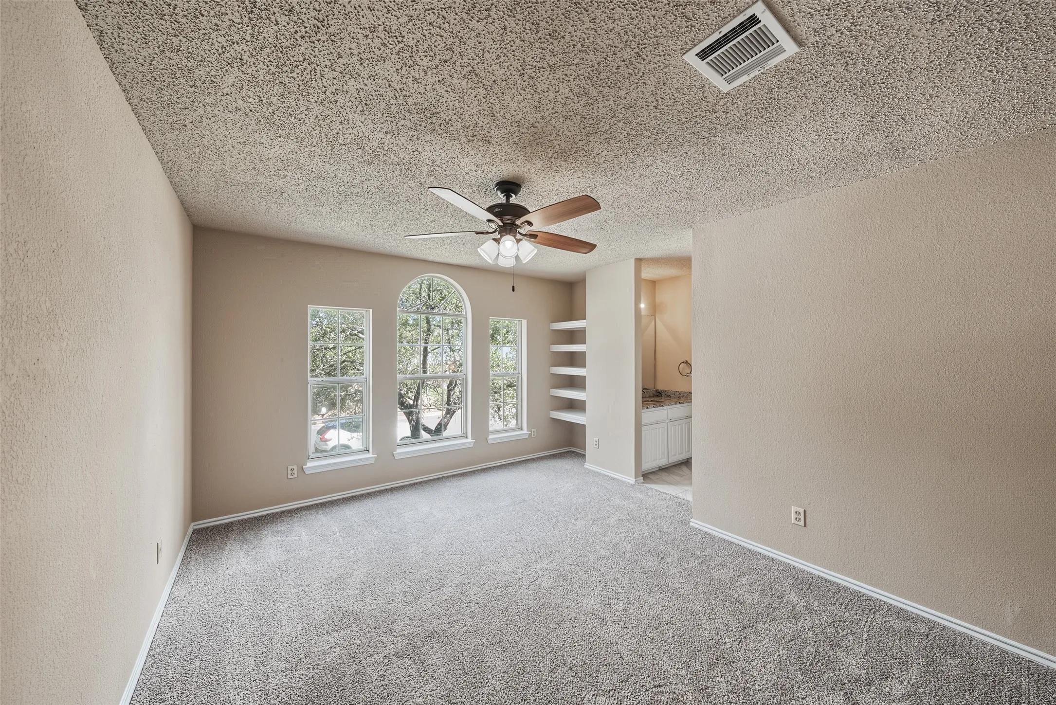 Single Family Residence For Sale in Tarrant County , 1500 Arrowhead Drive, Pantego, Texas 76013, 5 Bedroom, 4 Bathroom, 2 Garage spaces, 3,708 Sqft, built in 1988, mls#21368954, Real Estate Agent in Pantego, Homes For Sale in Tarrant county, Homes For Sale in Pantego, Realtor in Pantego Texas, Real Estate Brokerage Independent Realty Texas, Luminita Cordes Realtor