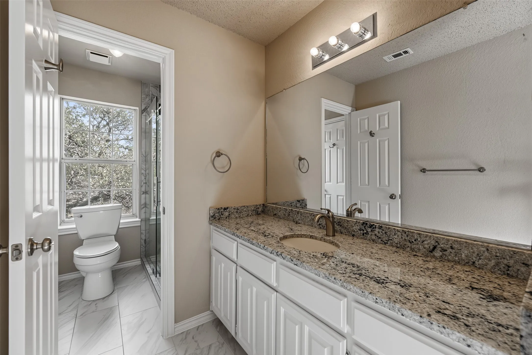 Single Family Residence For Sale in Tarrant County , 1500 Arrowhead Drive, Pantego, Texas 76013, 5 Bedroom, 4 Bathroom, 2 Garage spaces, 3,708 Sqft, built in 1988, mls#21368954, Real Estate Agent in Pantego, Homes For Sale in Tarrant county, Homes For Sale in Pantego, Realtor in Pantego Texas, Real Estate Brokerage Independent Realty Texas, Luminita Cordes Realtor
