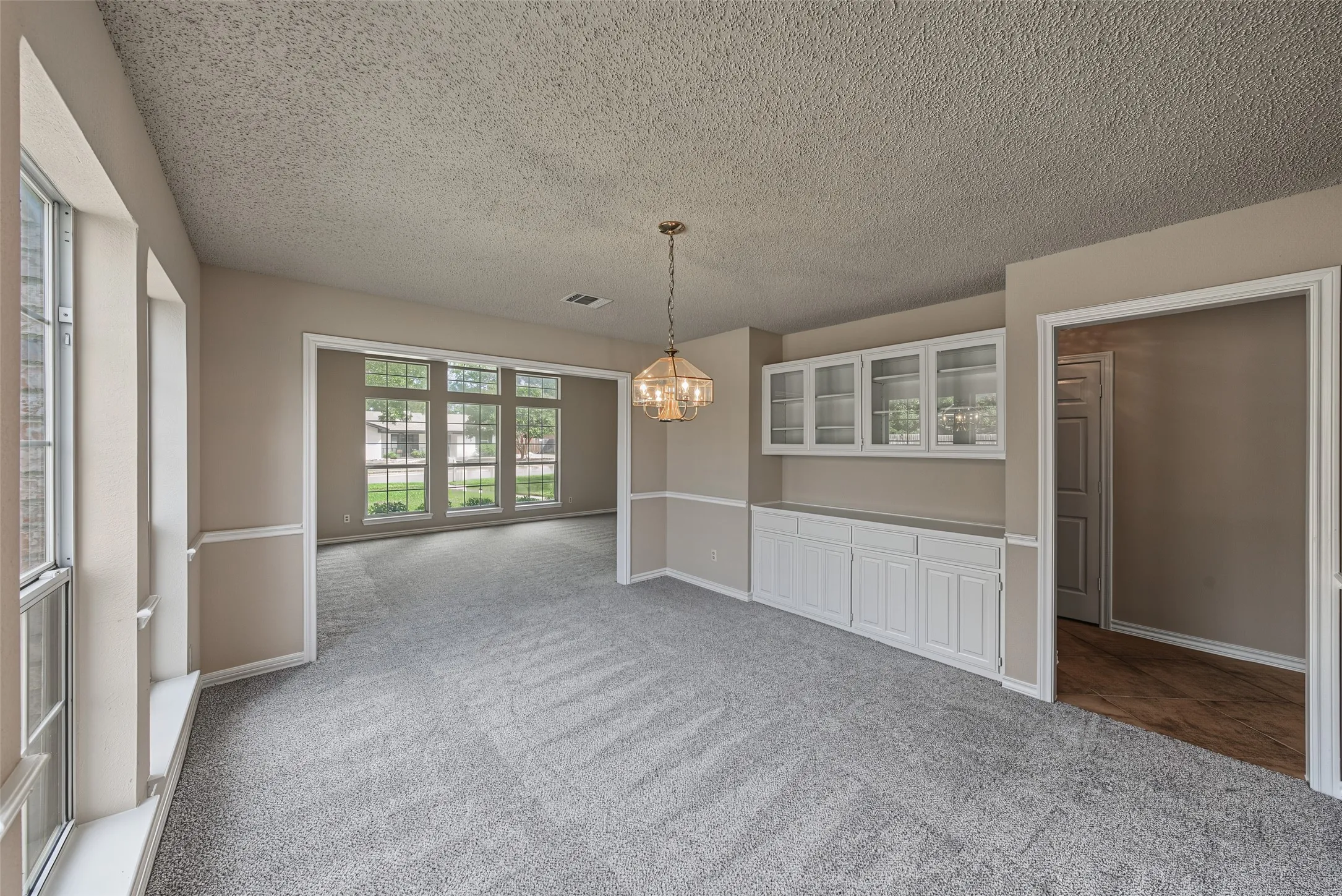 Single Family Residence For Sale in Tarrant County , 1500 Arrowhead Drive, Pantego, Texas 76013, 5 Bedroom, 4 Bathroom, 2 Garage spaces, 3,708 Sqft, built in 1988, mls#21368954, Real Estate Agent in Pantego, Homes For Sale in Tarrant county, Homes For Sale in Pantego, Realtor in Pantego Texas, Real Estate Brokerage Independent Realty Texas, Luminita Cordes Realtor