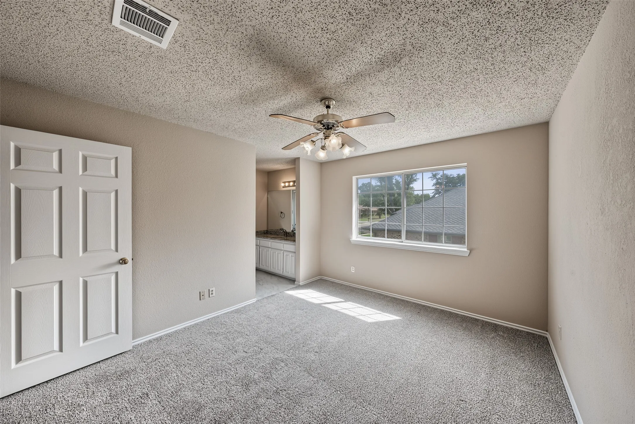 Single Family Residence For Sale in Tarrant County , 1500 Arrowhead Drive, Pantego, Texas 76013, 5 Bedroom, 4 Bathroom, 2 Garage spaces, 3,708 Sqft, built in 1988, mls#21368954, Real Estate Agent in Pantego, Homes For Sale in Tarrant county, Homes For Sale in Pantego, Realtor in Pantego Texas, Real Estate Brokerage Independent Realty Texas, Luminita Cordes Realtor
