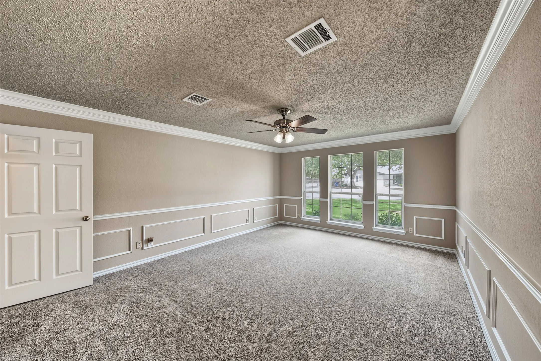 Single Family Residence For Sale in Tarrant County , 1500 Arrowhead Drive, Pantego, Texas 76013, 5 Bedroom, 4 Bathroom, 2 Garage spaces, 3,708 Sqft, built in 1988, mls#21368954, Real Estate Agent in Pantego, Homes For Sale in Tarrant county, Homes For Sale in Pantego, Realtor in Pantego Texas, Real Estate Brokerage Independent Realty Texas, Luminita Cordes Realtor
