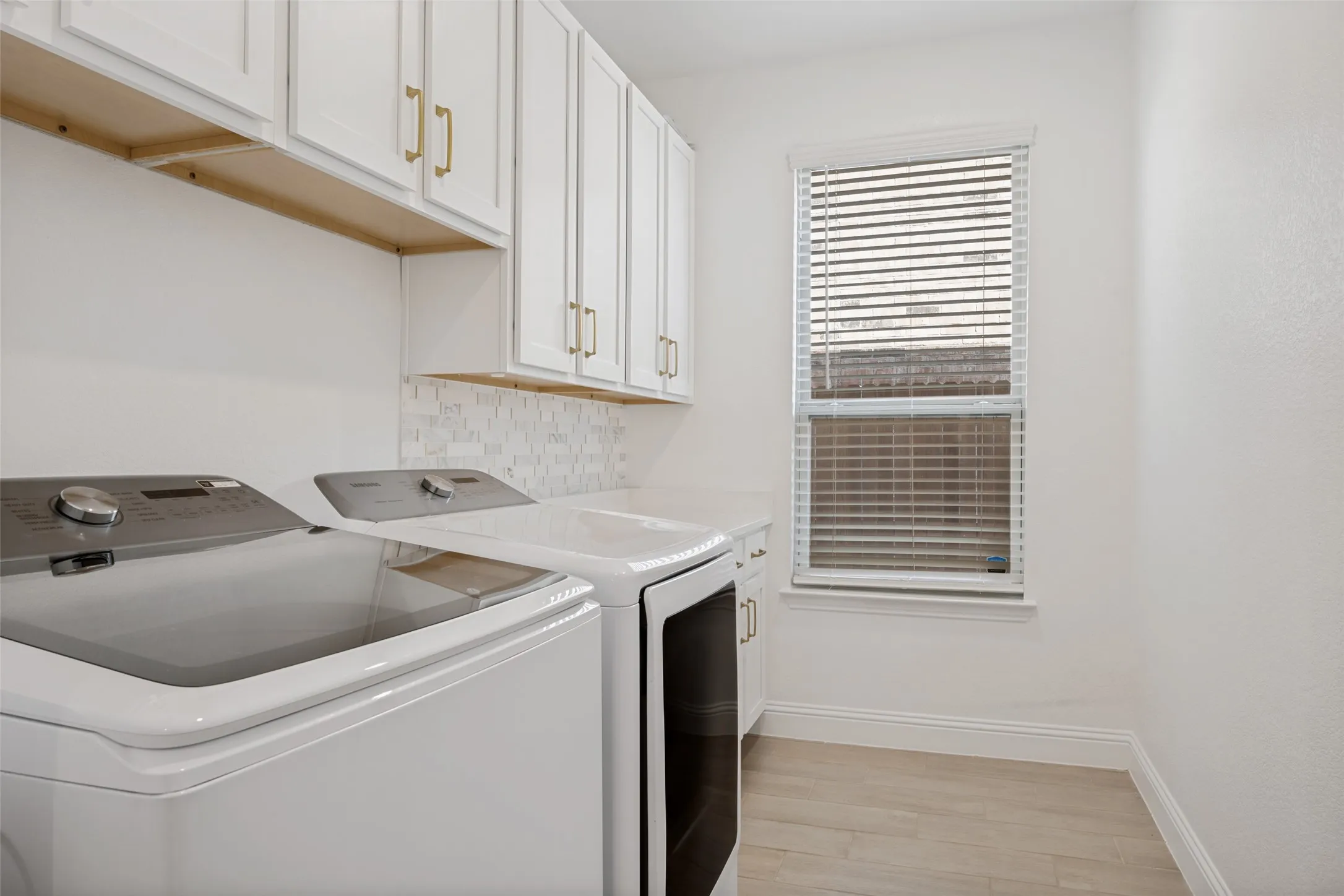 Single Family Residence For Sale in Kaufman County , 3804 Chippewa Trail, Crandall, Texas 75114, 7 Bedroom, 5 Bathroom, 2 Garage spaces, 3,943 Sqft, built in 2023, mls#21372263, Real Estate Agent in Crandall, Homes For Sale in Kaufman county, Homes For Sale in Crandall, Realtor in Crandall Texas, Real Estate Brokerage Independent Realty Texas, Luminita Cordes Realtor