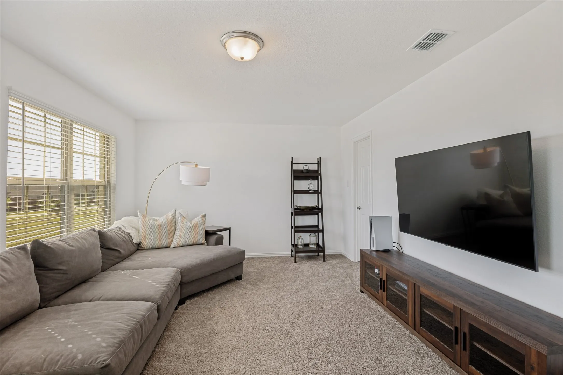 Single Family Residence For Sale in Kaufman County , 3804 Chippewa Trail, Crandall, Texas 75114, 7 Bedroom, 5 Bathroom, 2 Garage spaces, 3,943 Sqft, built in 2023, mls#21372263, Real Estate Agent in Crandall, Homes For Sale in Kaufman county, Homes For Sale in Crandall, Realtor in Crandall Texas, Real Estate Brokerage Independent Realty Texas, Luminita Cordes Realtor