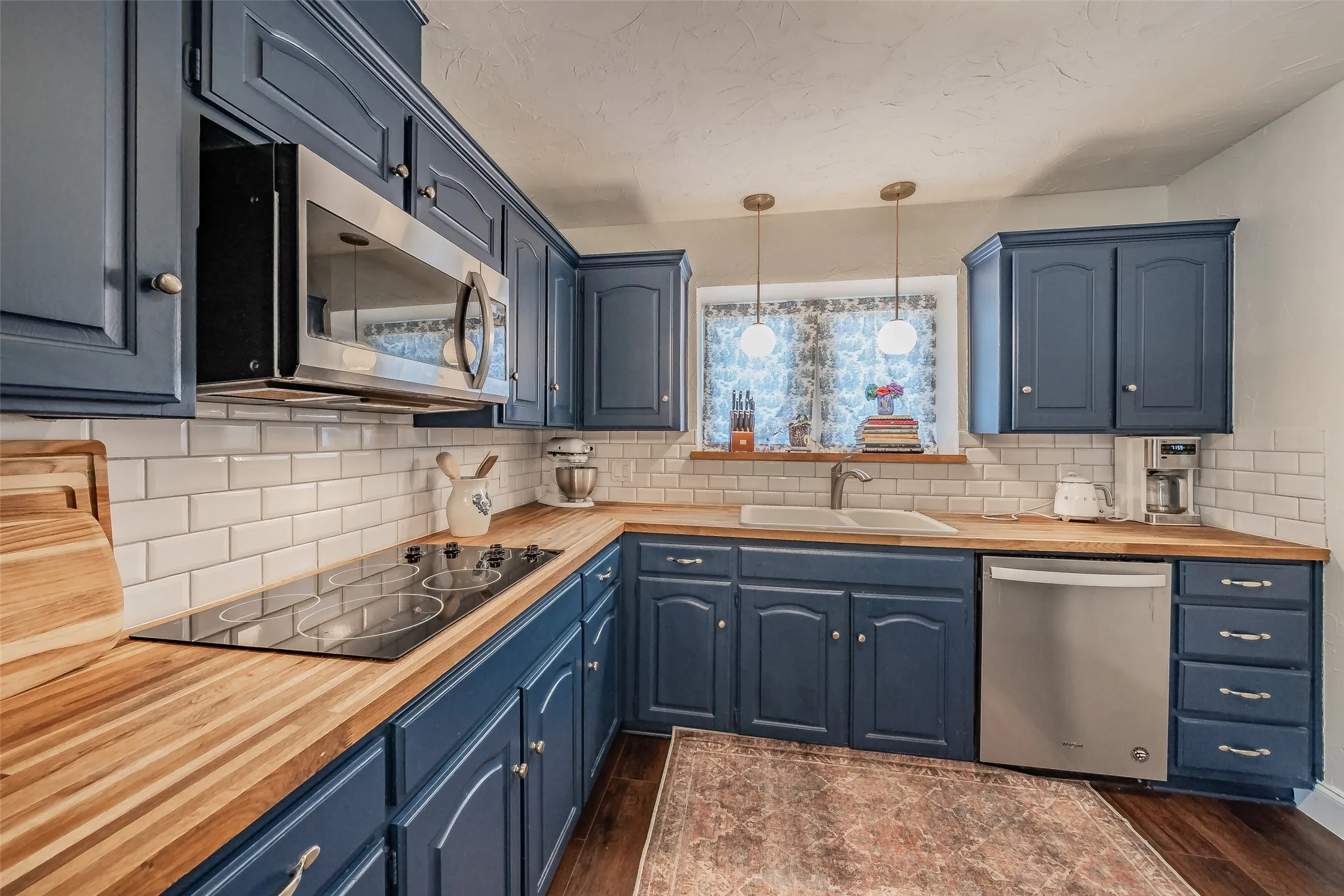 Single Family Residence For Sale in Tarrant County , 5500 Meadow Oak Street, North Richland Hills, Texas 76180, 3 Bedroom, 2 Bathroom, 2 Garage spaces, 1,792 Sqft, built in 1979, mls#21373621, Real Estate Agent in North Richland Hills, Homes For Sale in Tarrant county, Homes For Sale in North Richland Hills, Realtor in North Richland Hills Texas, Real Estate Brokerage Independent Realty Texas, Luminita Cordes Realtor