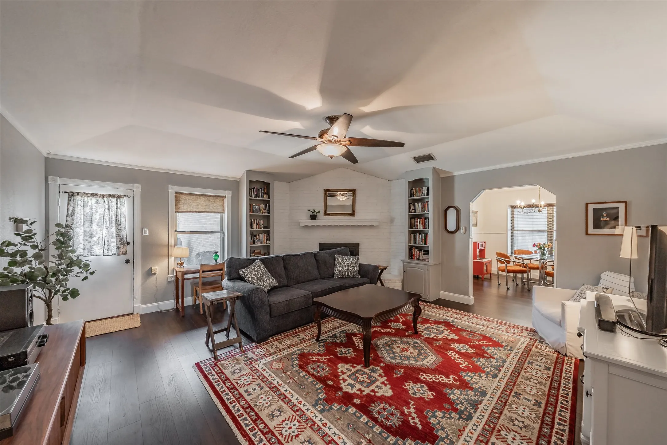 Single Family Residence For Sale in Tarrant County , 5500 Meadow Oak Street, North Richland Hills, Texas 76180, 3 Bedroom, 2 Bathroom, 2 Garage spaces, 1,792 Sqft, built in 1979, mls#21373621, Real Estate Agent in North Richland Hills, Homes For Sale in Tarrant county, Homes For Sale in North Richland Hills, Realtor in North Richland Hills Texas, Real Estate Brokerage Independent Realty Texas, Luminita Cordes Realtor