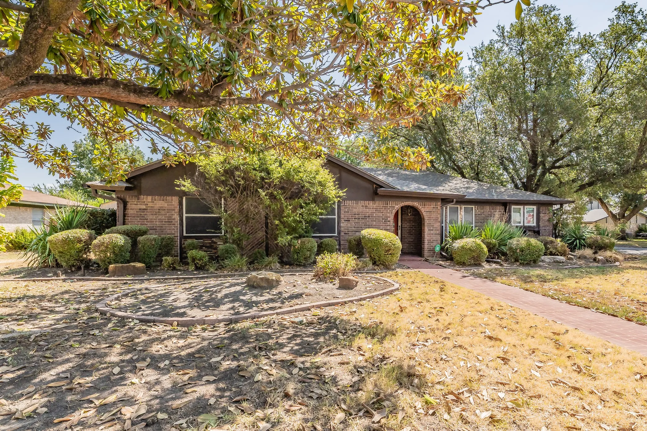 Single Family Residence For Sale in Tarrant County , 5500 Meadow Oak Street, North Richland Hills, Texas 76180, 3 Bedroom, 2 Bathroom, 2 Garage spaces, 1,792 Sqft, built in 1979, mls#21373621, Real Estate Agent in North Richland Hills, Homes For Sale in Tarrant county, Homes For Sale in North Richland Hills, Realtor in North Richland Hills Texas, Real Estate Brokerage Independent Realty Texas, Luminita Cordes Realtor