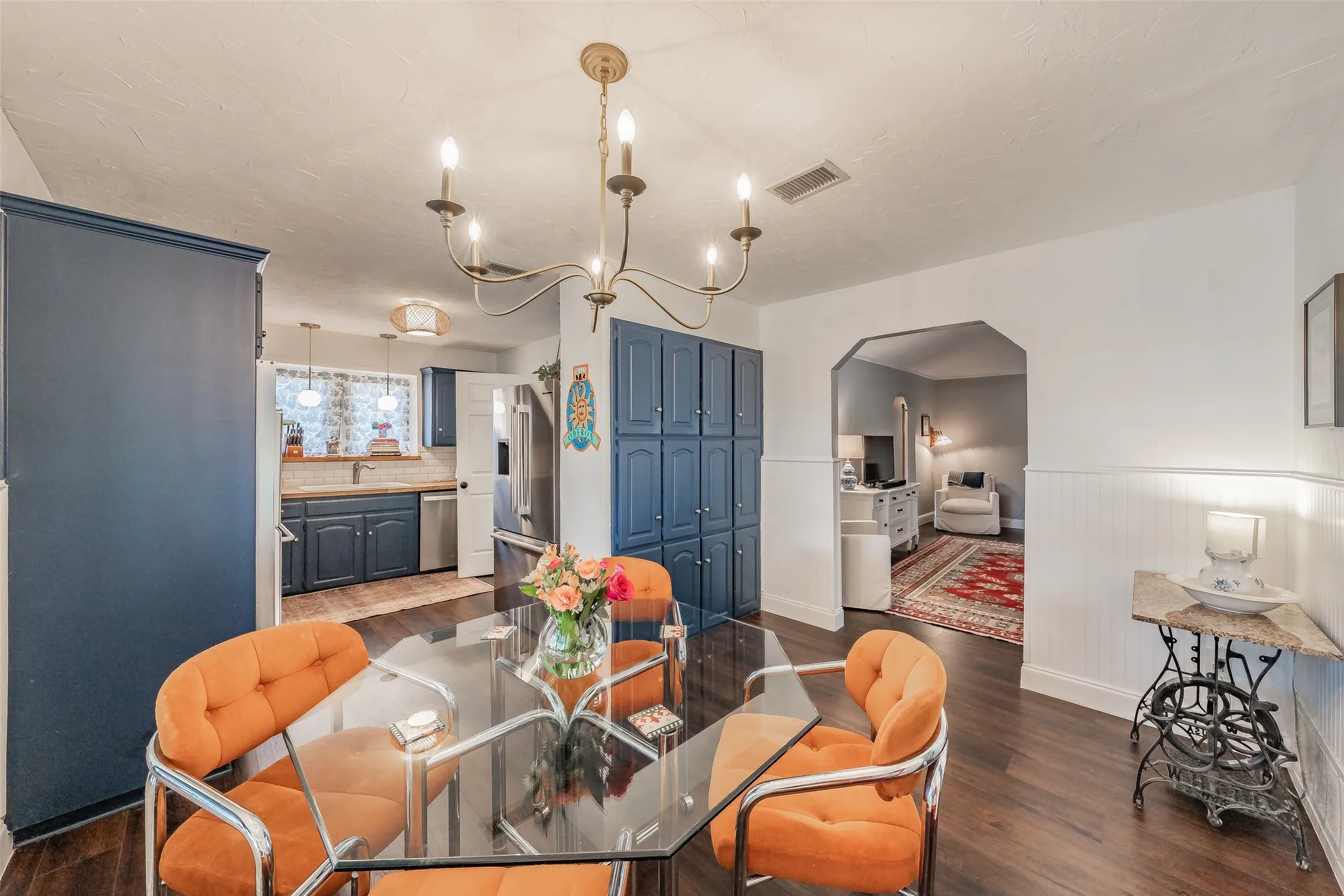 Single Family Residence For Sale in Tarrant County , 5500 Meadow Oak Street, North Richland Hills, Texas 76180, 3 Bedroom, 2 Bathroom, 2 Garage spaces, 1,792 Sqft, built in 1979, mls#21373621, Real Estate Agent in North Richland Hills, Homes For Sale in Tarrant county, Homes For Sale in North Richland Hills, Realtor in North Richland Hills Texas, Real Estate Brokerage Independent Realty Texas, Luminita Cordes Realtor