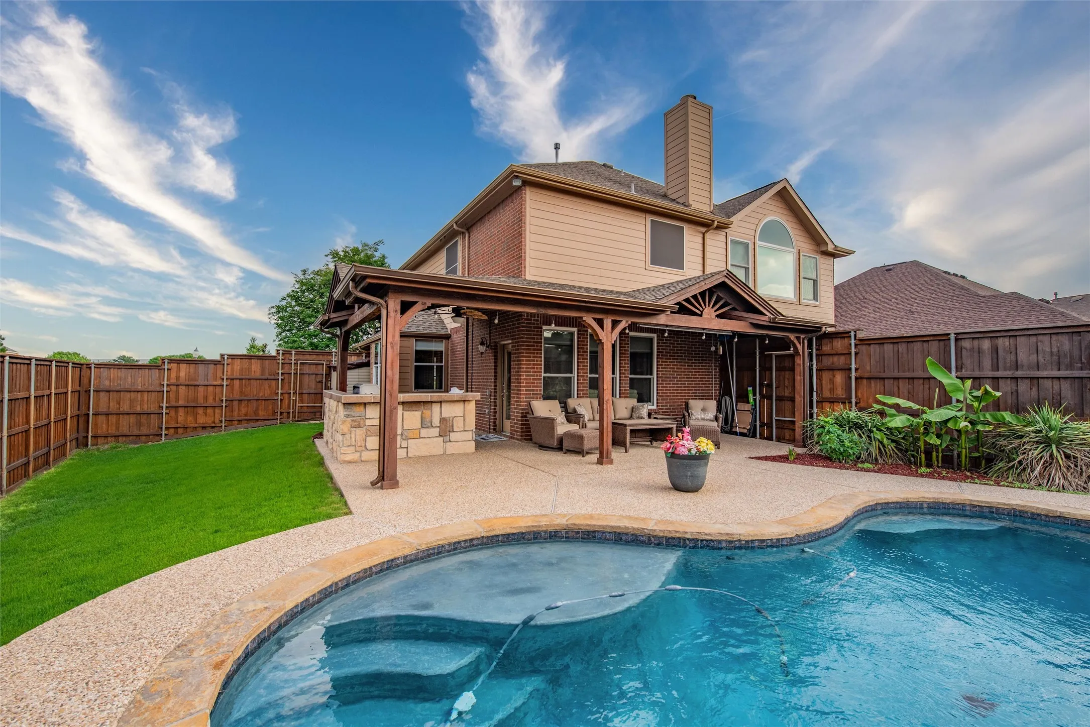 Single Family Residence For Sale in Collin County , 5800 Pine Ridge Boulevard, Mc Kinney, Texas 75070, 4 Bedroom, 3 Bathroom, 2 Garage spaces, 2,630 Sqft, built in 2001, mls#21375867, Real Estate Agent in Mc Kinney, Homes For Sale in Collin county, Homes For Sale in Mc Kinney, Realtor in Mc Kinney Texas, Real Estate Brokerage Independent Realty Texas, Luminita Cordes Realtor