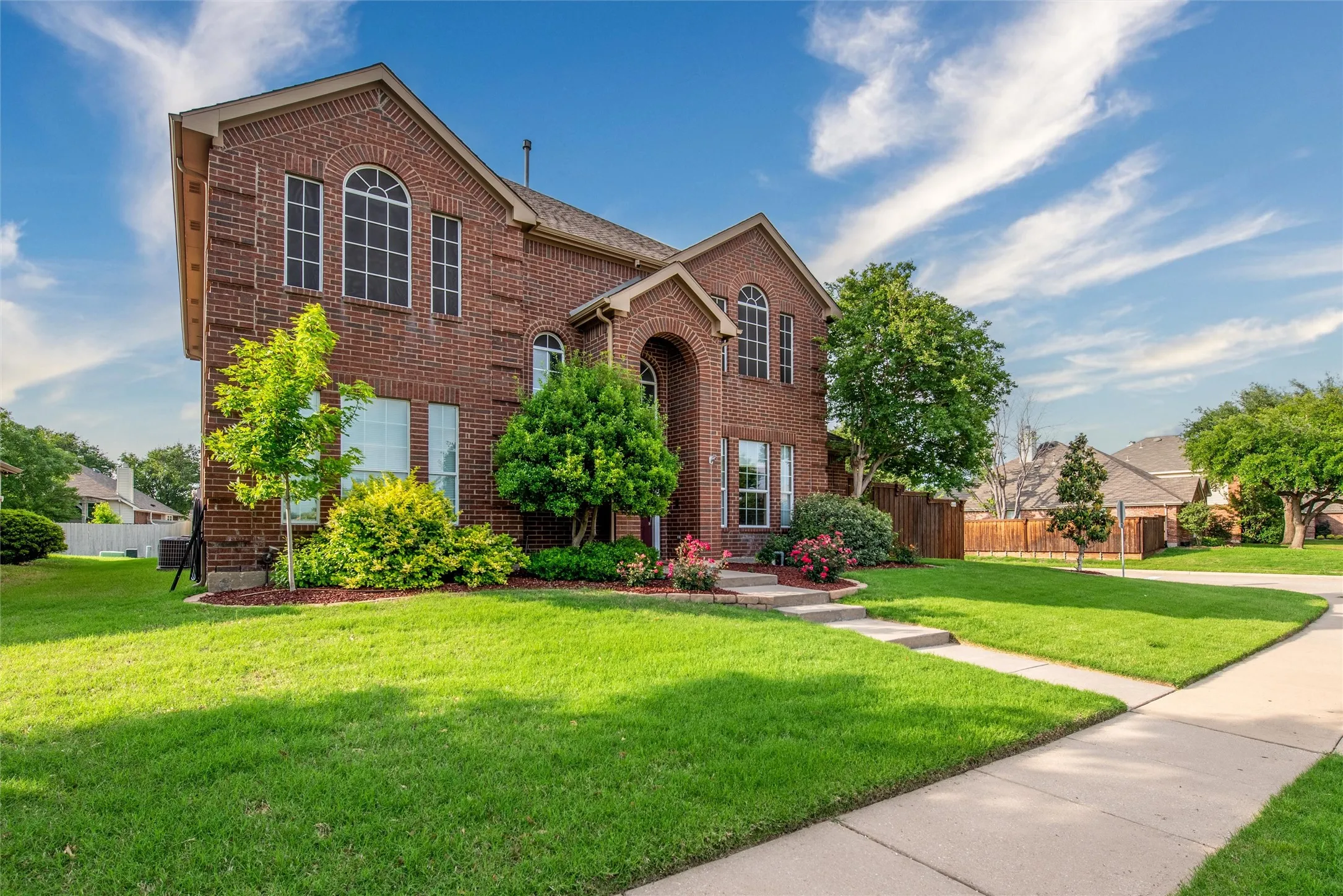Single Family Residence For Sale in Collin County , 5800 Pine Ridge Boulevard, Mc Kinney, Texas 75070, 4 Bedroom, 3 Bathroom, 2 Garage spaces, 2,630 Sqft, built in 2001, mls#21375867, Real Estate Agent in Mc Kinney, Homes For Sale in Collin county, Homes For Sale in Mc Kinney, Realtor in Mc Kinney Texas, Real Estate Brokerage Independent Realty Texas, Luminita Cordes Realtor