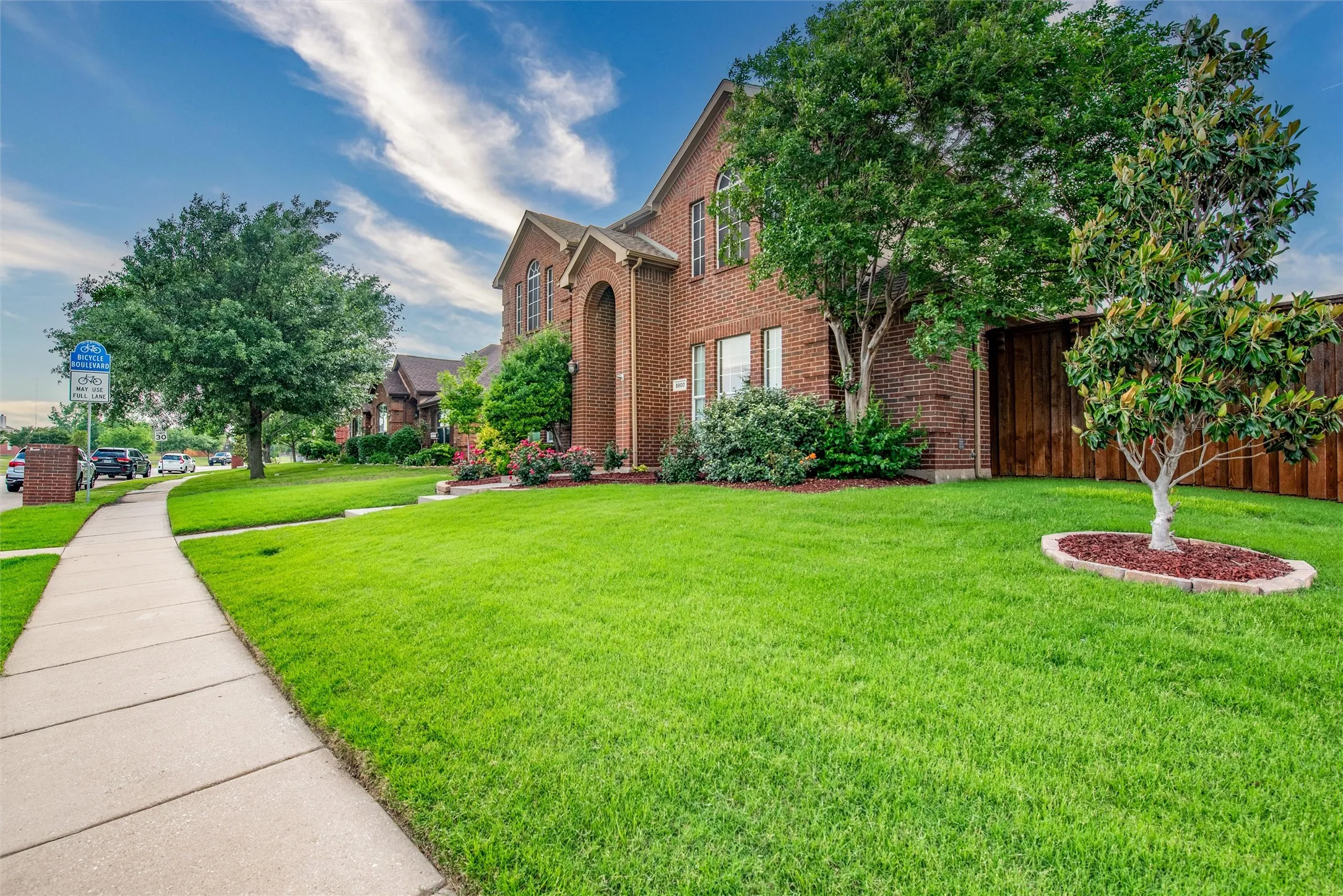 Single Family Residence For Sale in Collin County , 5800 Pine Ridge Boulevard, Mc Kinney, Texas 75070, 4 Bedroom, 3 Bathroom, 2 Garage spaces, 2,630 Sqft, built in 2001, mls#21375867, Real Estate Agent in Mc Kinney, Homes For Sale in Collin county, Homes For Sale in Mc Kinney, Realtor in Mc Kinney Texas, Real Estate Brokerage Independent Realty Texas, Luminita Cordes Realtor