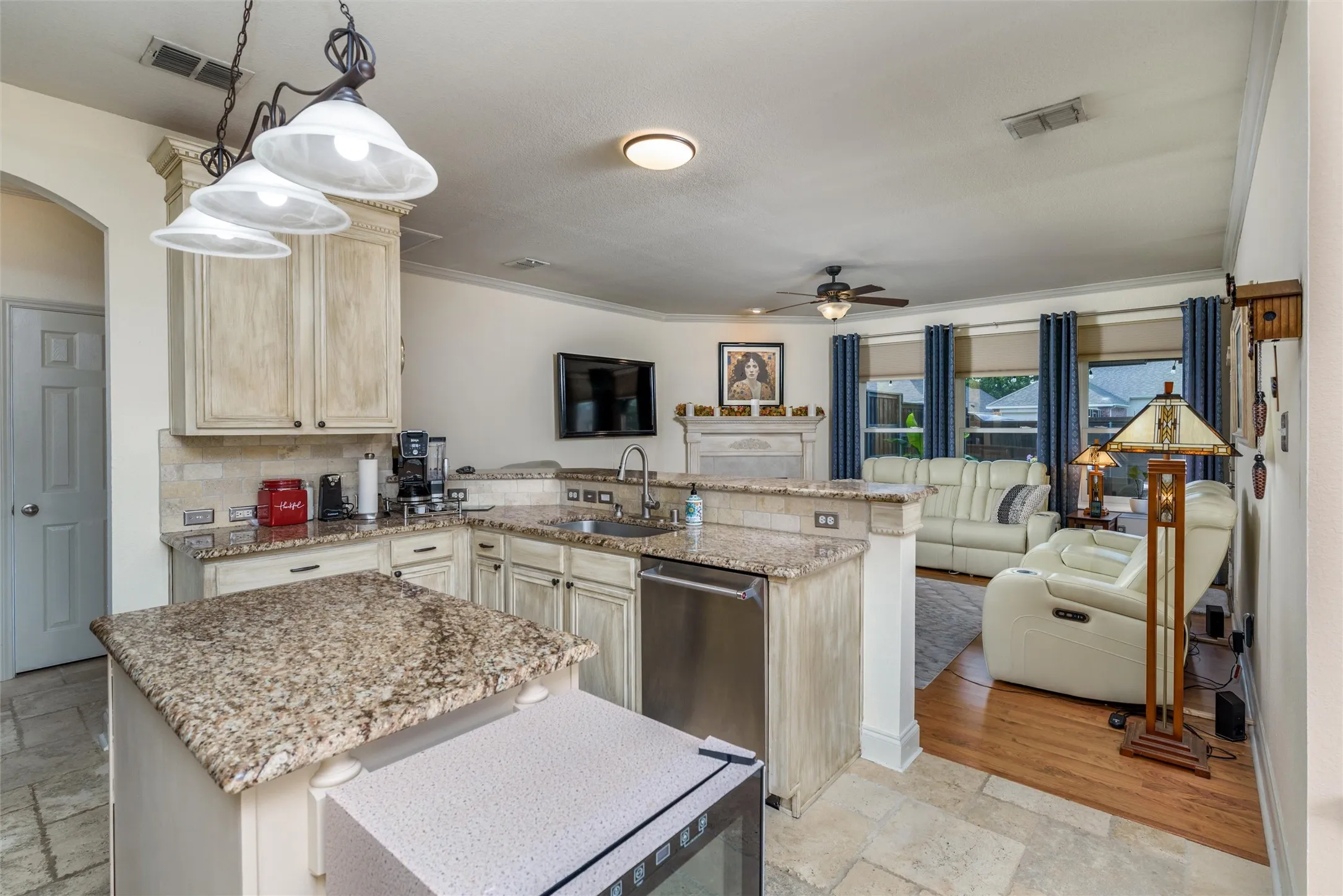 Single Family Residence For Sale in Collin County , 5800 Pine Ridge Boulevard, Mc Kinney, Texas 75070, 4 Bedroom, 3 Bathroom, 2 Garage spaces, 2,630 Sqft, built in 2001, mls#21375867, Real Estate Agent in Mc Kinney, Homes For Sale in Collin county, Homes For Sale in Mc Kinney, Realtor in Mc Kinney Texas, Real Estate Brokerage Independent Realty Texas, Luminita Cordes Realtor