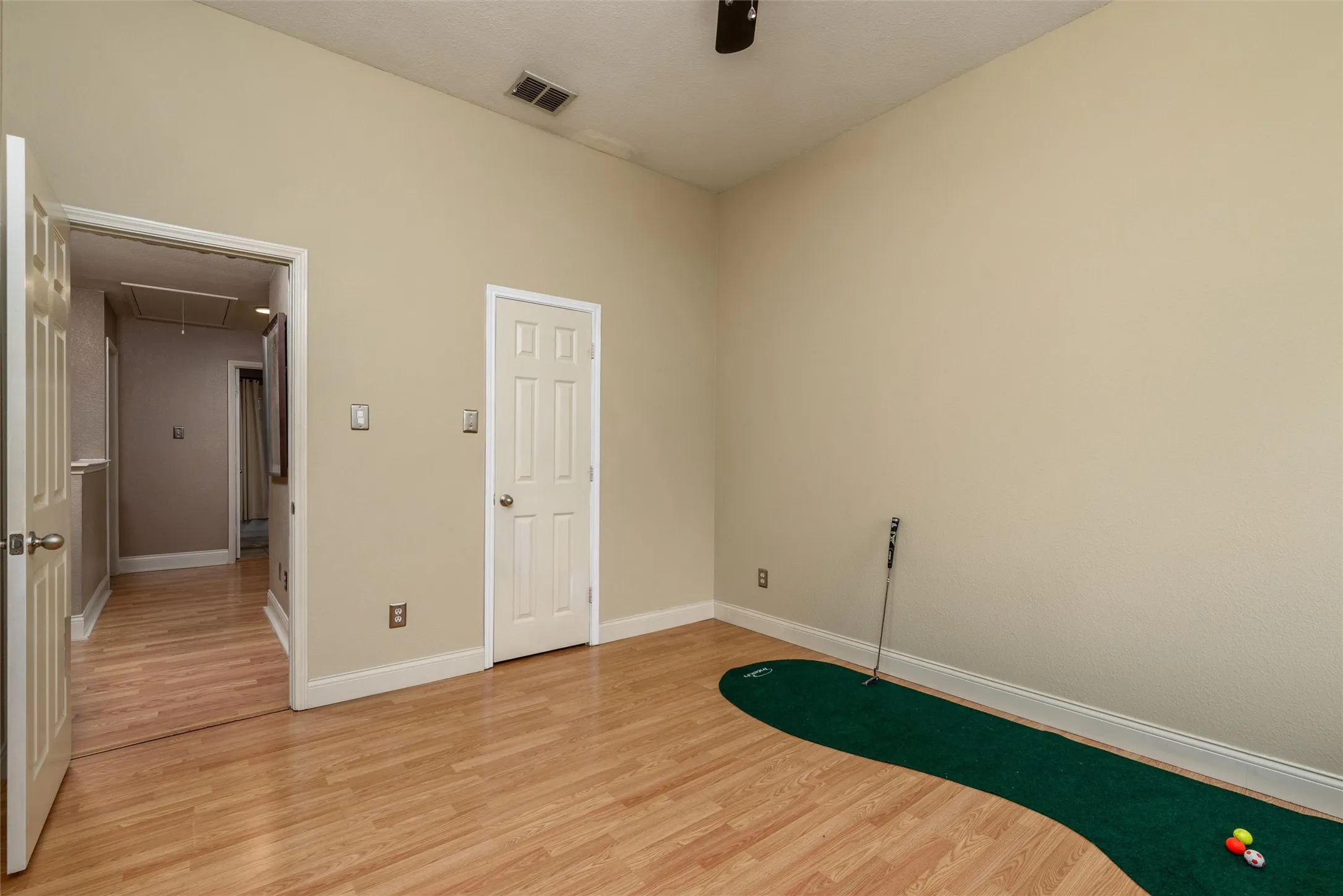 Single Family Residence For Sale in Collin County , 5800 Pine Ridge Boulevard, Mc Kinney, Texas 75070, 4 Bedroom, 3 Bathroom, 2 Garage spaces, 2,630 Sqft, built in 2001, mls#21375867, Real Estate Agent in Mc Kinney, Homes For Sale in Collin county, Homes For Sale in Mc Kinney, Realtor in Mc Kinney Texas, Real Estate Brokerage Independent Realty Texas, Luminita Cordes Realtor