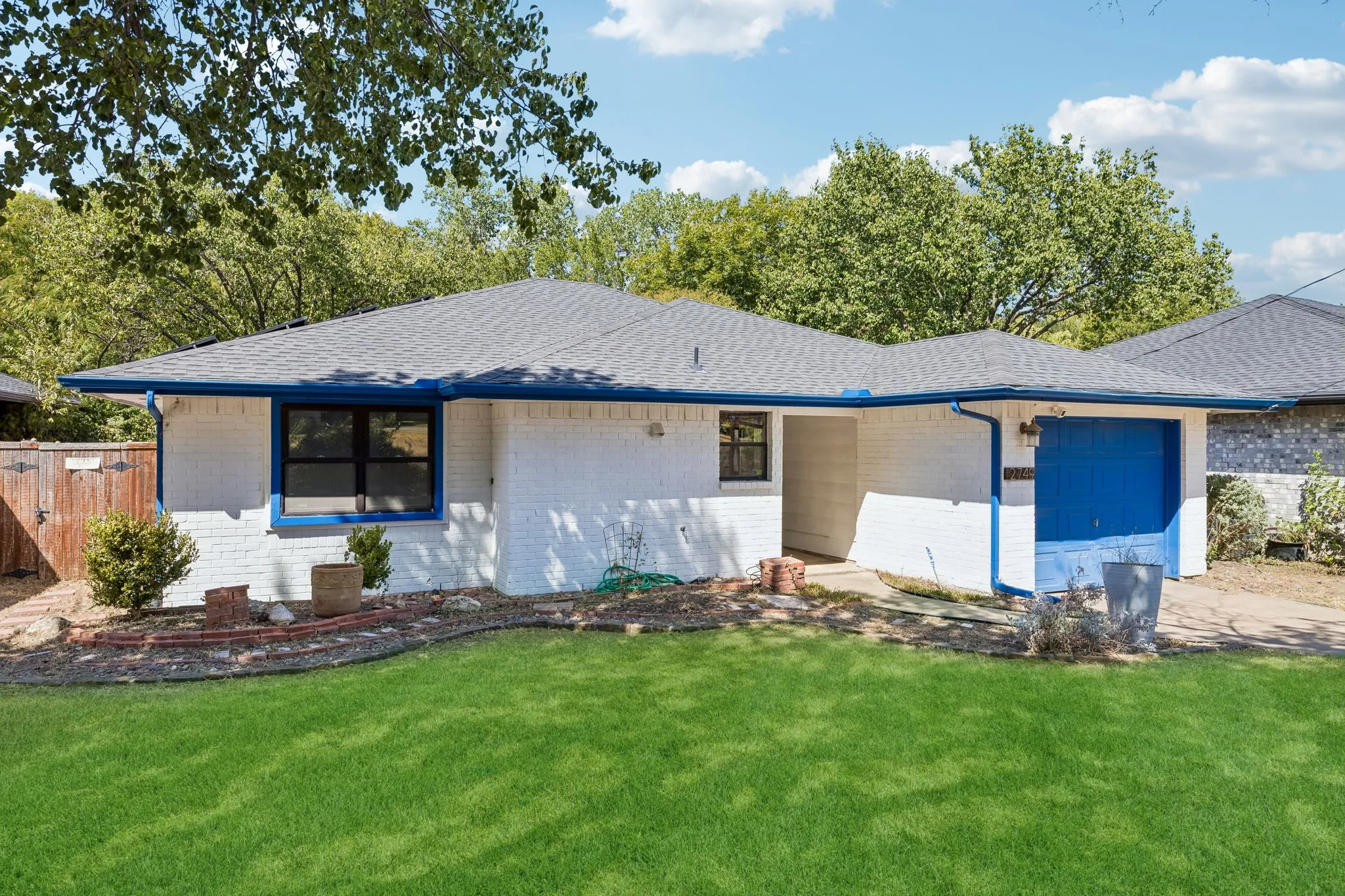 Single Family Residence For Sale in Dallas County , 2749 Buna Drive, Dallas, Texas 75211, 2 Bedroom, 2 Bathroom, 1 Garage spaces, 1,147 Sqft, built in 1986, mls#21373605, Real Estate Agent in Dallas, Homes For Sale in Dallas county, Homes For Sale in Dallas, Realtor in Dallas Texas, Real Estate Brokerage Independent Realty Texas, Luminita Cordes Realtor