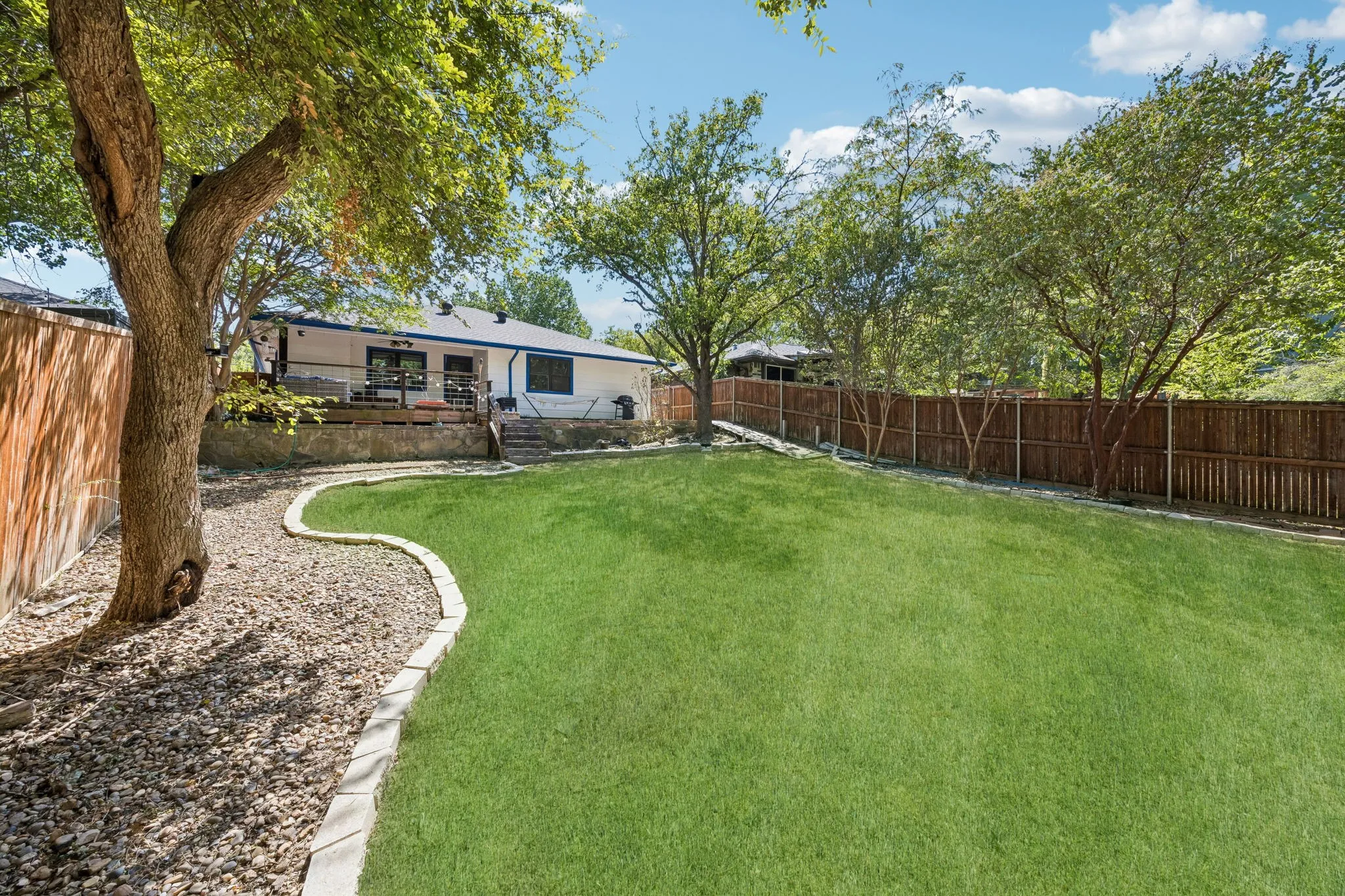 Single Family Residence For Sale in Dallas County , 2749 Buna Drive, Dallas, Texas 75211, 2 Bedroom, 2 Bathroom, 1 Garage spaces, 1,147 Sqft, built in 1986, mls#21373605, Real Estate Agent in Dallas, Homes For Sale in Dallas county, Homes For Sale in Dallas, Realtor in Dallas Texas, Real Estate Brokerage Independent Realty Texas, Luminita Cordes Realtor