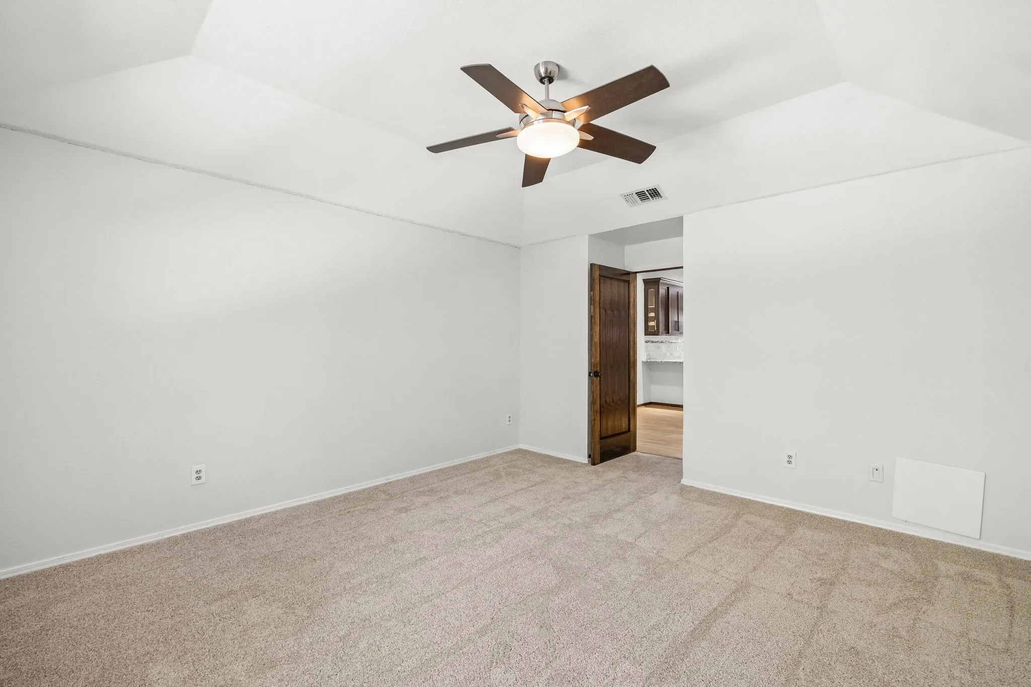 Single Family Residence For Sale in Dallas County , 2749 Buna Drive, Dallas, Texas 75211, 2 Bedroom, 2 Bathroom, 1 Garage spaces, 1,147 Sqft, built in 1986, mls#21373605, Real Estate Agent in Dallas, Homes For Sale in Dallas county, Homes For Sale in Dallas, Realtor in Dallas Texas, Real Estate Brokerage Independent Realty Texas, Luminita Cordes Realtor