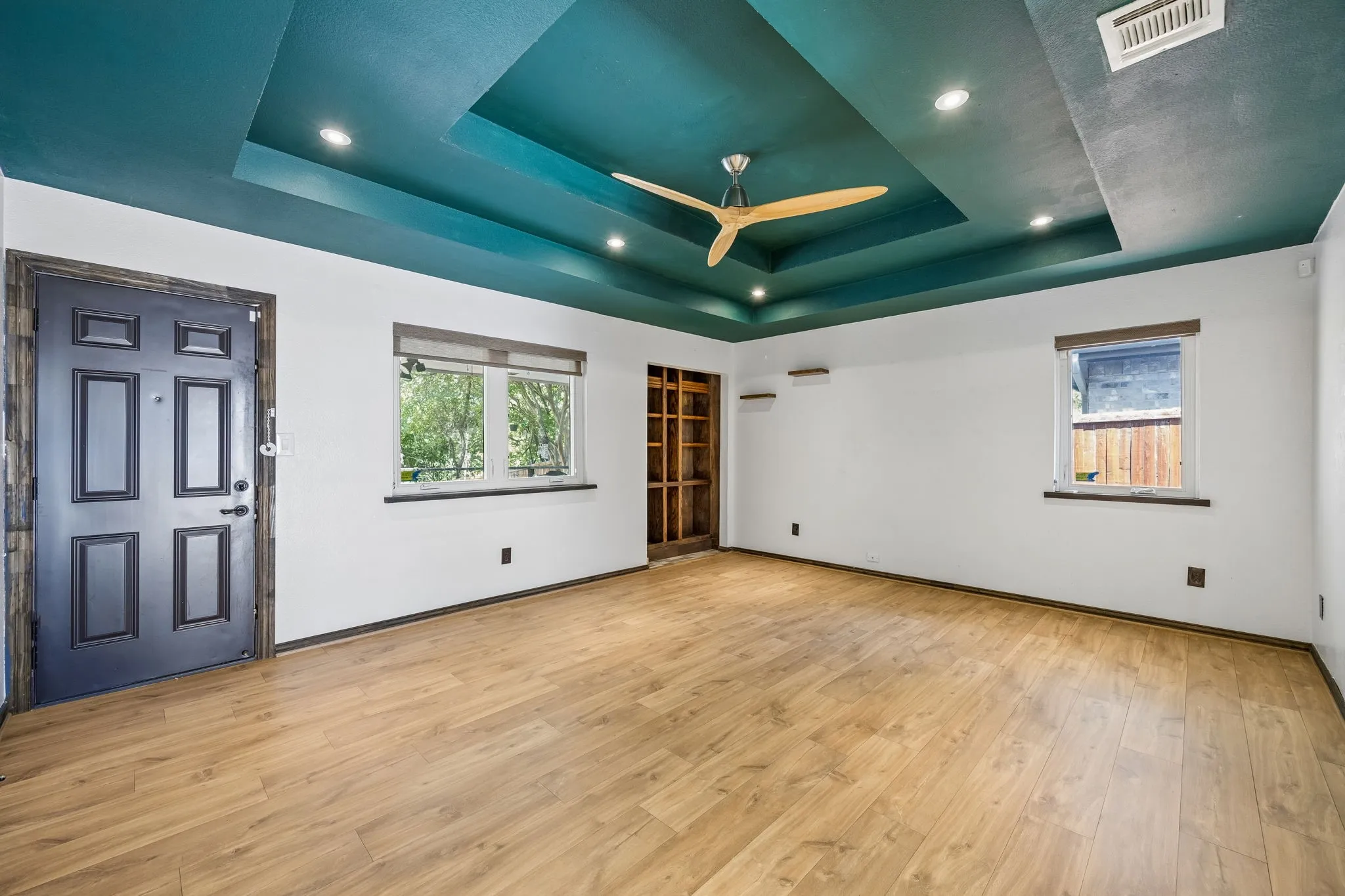 Single Family Residence For Sale in Dallas County , 2749 Buna Drive, Dallas, Texas 75211, 2 Bedroom, 2 Bathroom, 1 Garage spaces, 1,147 Sqft, built in 1986, mls#21373605, Real Estate Agent in Dallas, Homes For Sale in Dallas county, Homes For Sale in Dallas, Realtor in Dallas Texas, Real Estate Brokerage Independent Realty Texas, Luminita Cordes Realtor