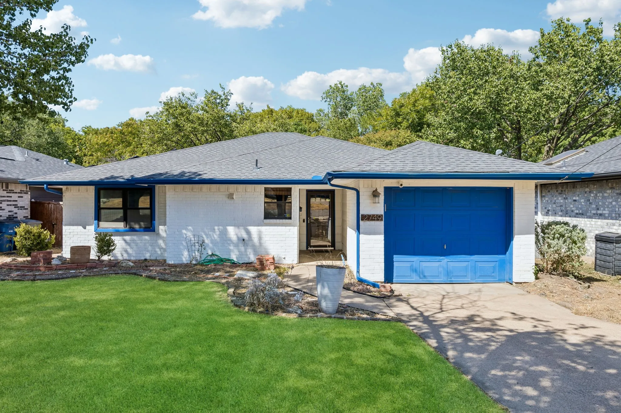 Single Family Residence For Sale in Dallas County , 2749 Buna Drive, Dallas, Texas 75211, 2 Bedroom, 2 Bathroom, 1 Garage spaces, 1,147 Sqft, built in 1986, mls#21373605, Real Estate Agent in Dallas, Homes For Sale in Dallas county, Homes For Sale in Dallas, Realtor in Dallas Texas, Real Estate Brokerage Independent Realty Texas, Luminita Cordes Realtor