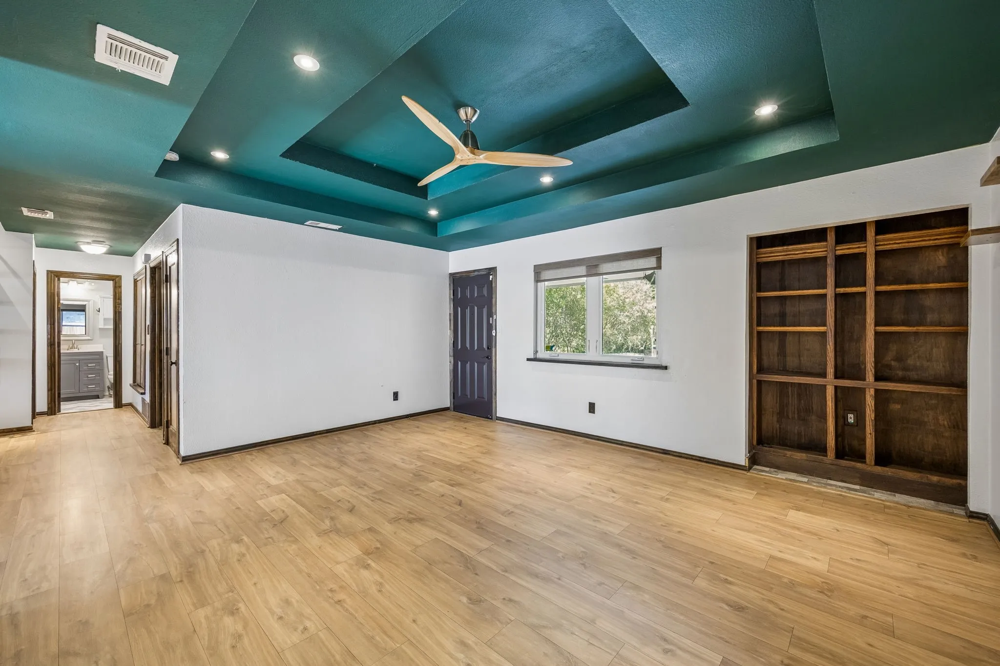 Single Family Residence For Sale in Dallas County , 2749 Buna Drive, Dallas, Texas 75211, 2 Bedroom, 2 Bathroom, 1 Garage spaces, 1,147 Sqft, built in 1986, mls#21373605, Real Estate Agent in Dallas, Homes For Sale in Dallas county, Homes For Sale in Dallas, Realtor in Dallas Texas, Real Estate Brokerage Independent Realty Texas, Luminita Cordes Realtor