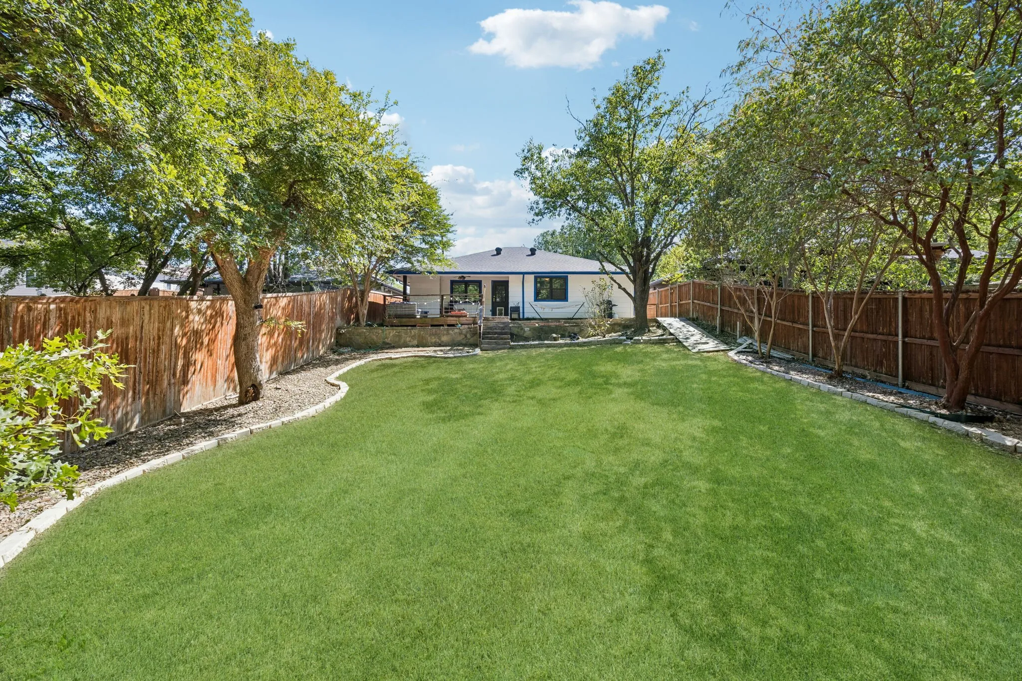 Single Family Residence For Sale in Dallas County , 2749 Buna Drive, Dallas, Texas 75211, 2 Bedroom, 2 Bathroom, 1 Garage spaces, 1,147 Sqft, built in 1986, mls#21373605, Real Estate Agent in Dallas, Homes For Sale in Dallas county, Homes For Sale in Dallas, Realtor in Dallas Texas, Real Estate Brokerage Independent Realty Texas, Luminita Cordes Realtor