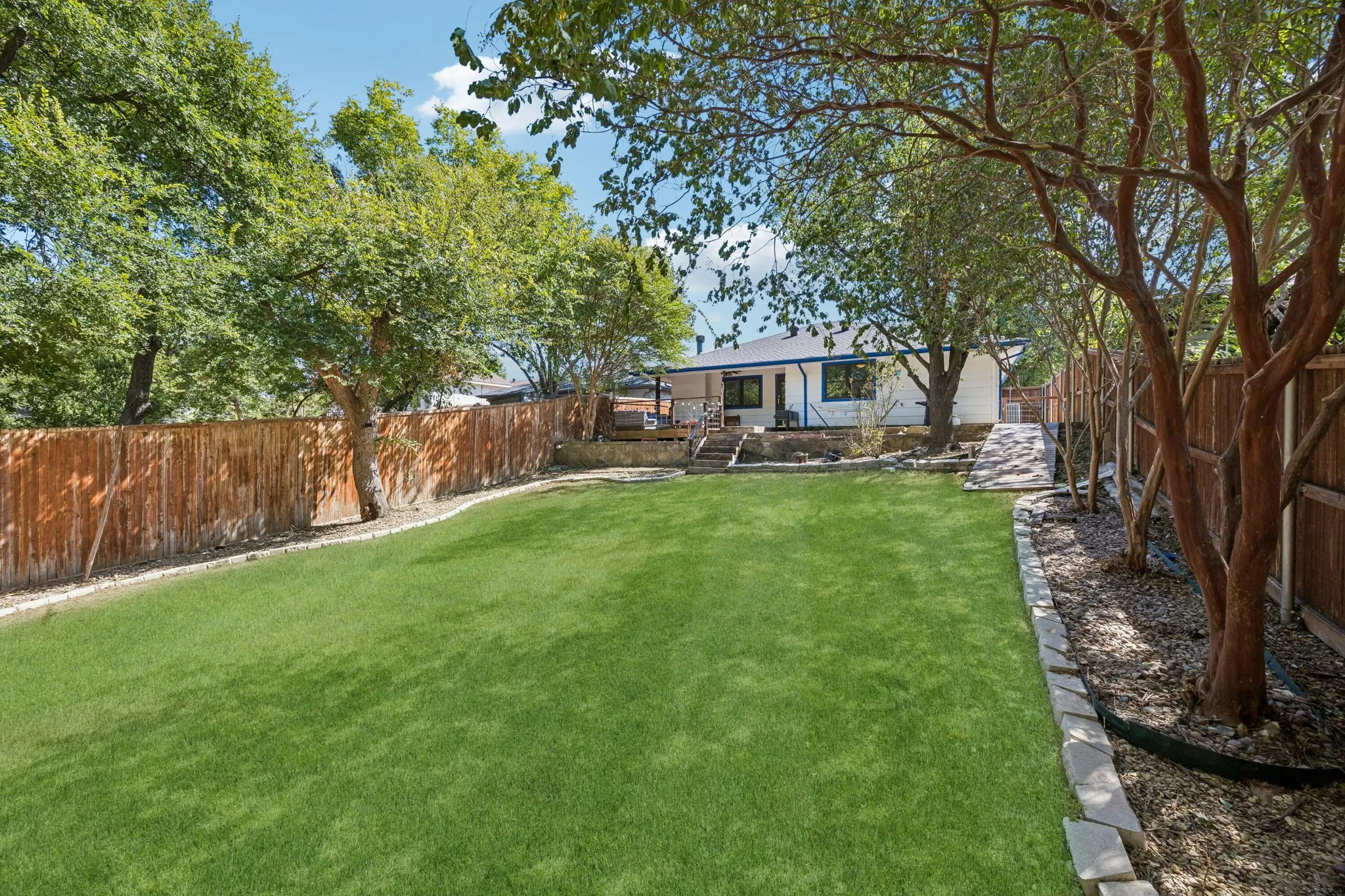 Single Family Residence For Sale in Dallas County , 2749 Buna Drive, Dallas, Texas 75211, 2 Bedroom, 2 Bathroom, 1 Garage spaces, 1,147 Sqft, built in 1986, mls#21373605, Real Estate Agent in Dallas, Homes For Sale in Dallas county, Homes For Sale in Dallas, Realtor in Dallas Texas, Real Estate Brokerage Independent Realty Texas, Luminita Cordes Realtor
