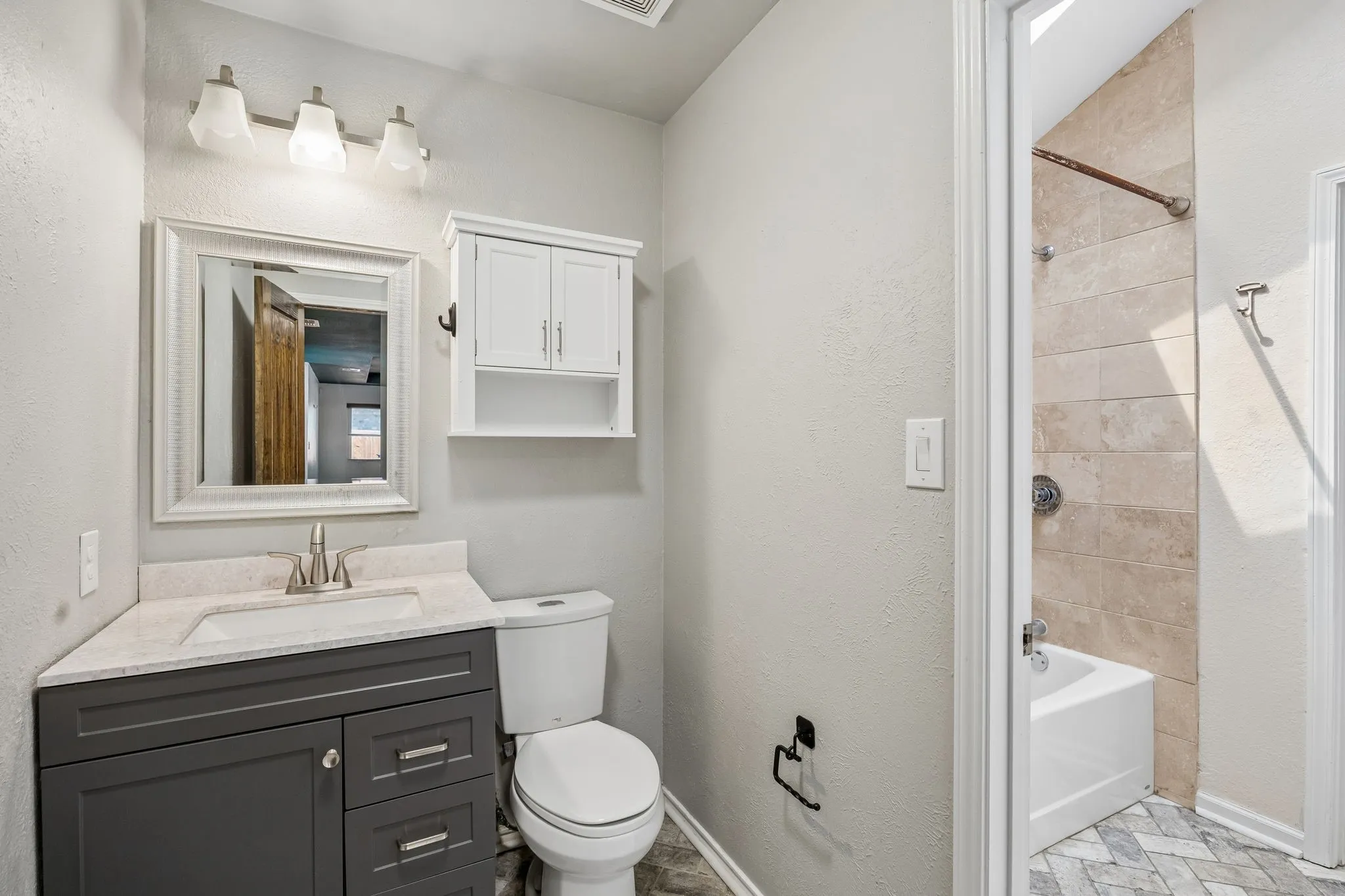 Single Family Residence For Sale in Dallas County , 2749 Buna Drive, Dallas, Texas 75211, 2 Bedroom, 2 Bathroom, 1 Garage spaces, 1,147 Sqft, built in 1986, mls#21373605, Real Estate Agent in Dallas, Homes For Sale in Dallas county, Homes For Sale in Dallas, Realtor in Dallas Texas, Real Estate Brokerage Independent Realty Texas, Luminita Cordes Realtor