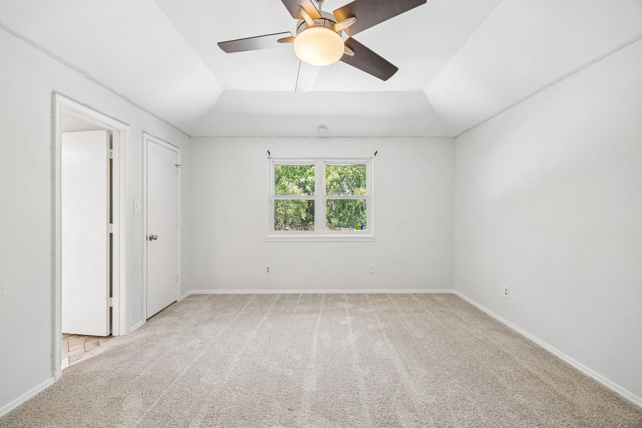 Single Family Residence For Sale in Dallas County , 2749 Buna Drive, Dallas, Texas 75211, 2 Bedroom, 2 Bathroom, 1 Garage spaces, 1,147 Sqft, built in 1986, mls#21373605, Real Estate Agent in Dallas, Homes For Sale in Dallas county, Homes For Sale in Dallas, Realtor in Dallas Texas, Real Estate Brokerage Independent Realty Texas, Luminita Cordes Realtor