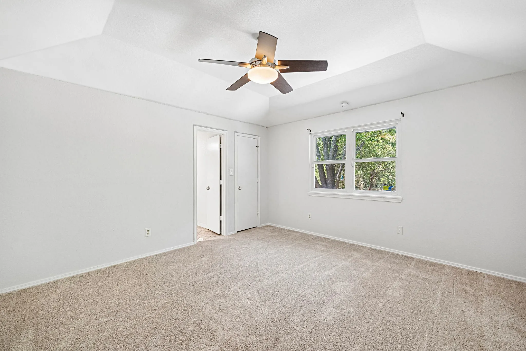 Single Family Residence For Sale in Dallas County , 2749 Buna Drive, Dallas, Texas 75211, 2 Bedroom, 2 Bathroom, 1 Garage spaces, 1,147 Sqft, built in 1986, mls#21373605, Real Estate Agent in Dallas, Homes For Sale in Dallas county, Homes For Sale in Dallas, Realtor in Dallas Texas, Real Estate Brokerage Independent Realty Texas, Luminita Cordes Realtor