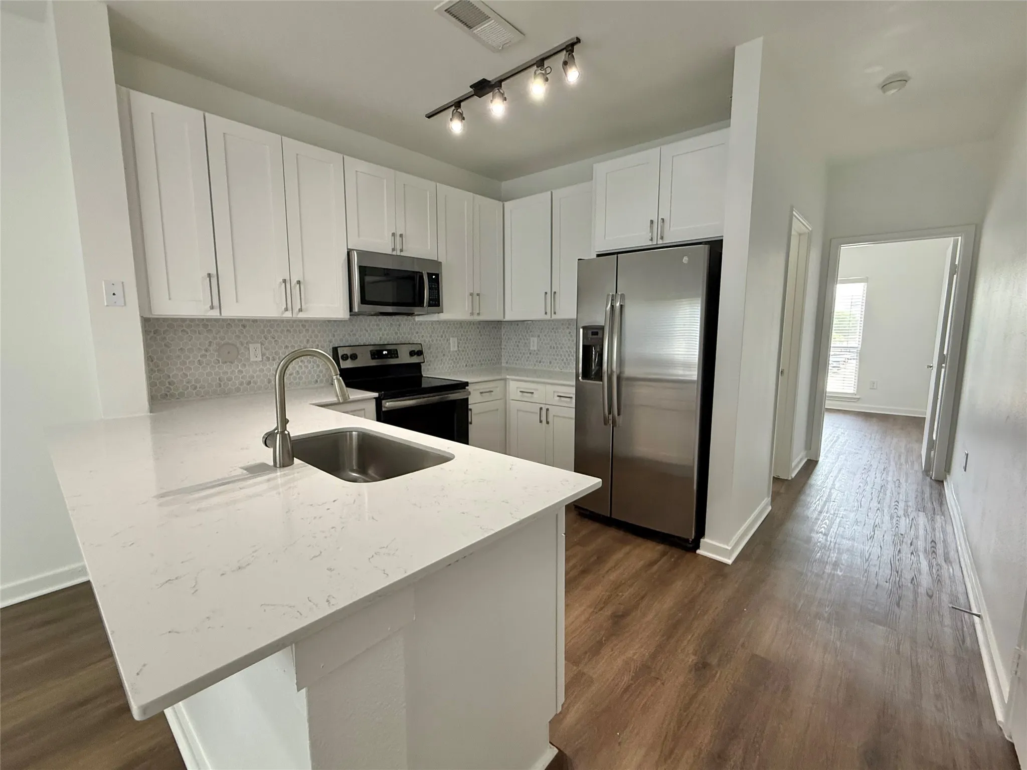 Townhouse For Rent in Denton County , 6740 Windhaven Parkway 6031, The Colony, Texas 75056, 3 Bedroom, 3 Bathroom, 2 Garage spaces, 1,518 Sqft, built in 2011, mls#21375934, Real Estate Agent in The Colony, Homes For Rent in Denton county, Homes For Rent in The Colony, Realtor in The Colony Texas, Real Estate Brokerage Independent Realty Texas, Luminita Cordes Realtor