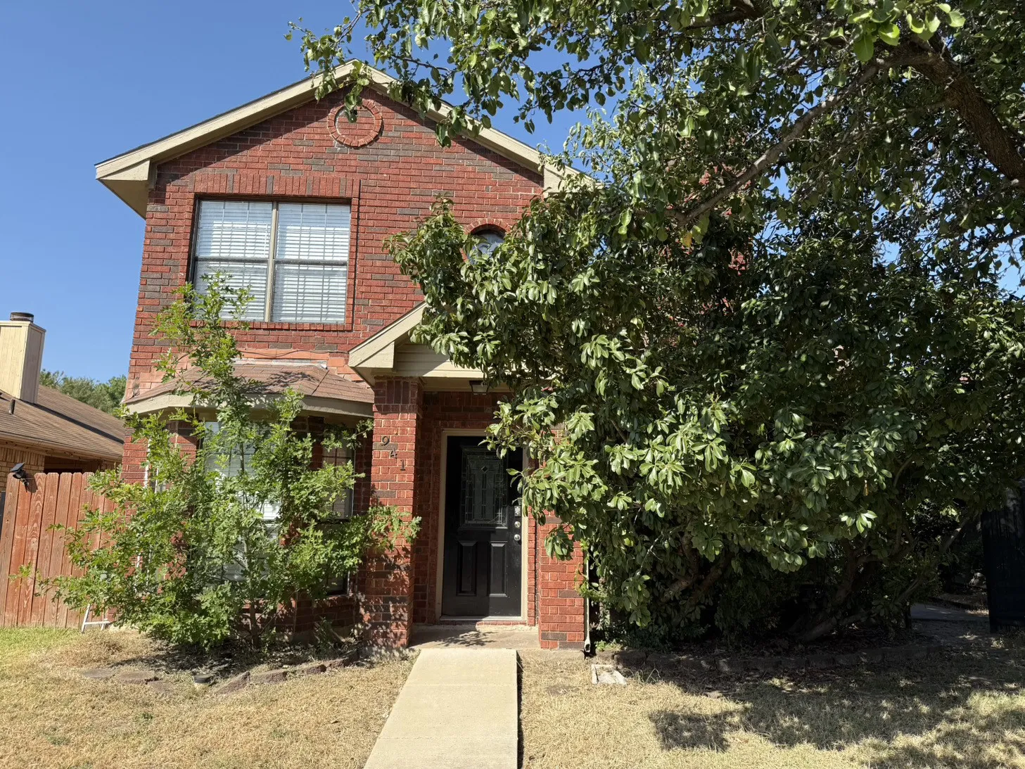 Single Family Residence For Sale in Dallas County , 941 Remington Trail, Mesquite, Texas 75181, 3 Bedroom, 3 Bathroom, 2 Garage spaces, 1,728 Sqft, built in 1987, mls#21375418, Real Estate Agent in Mesquite, Homes For Sale in Dallas county, Homes For Sale in Mesquite, Realtor in Mesquite Texas, Real Estate Brokerage Independent Realty Texas, Luminita Cordes Realtor