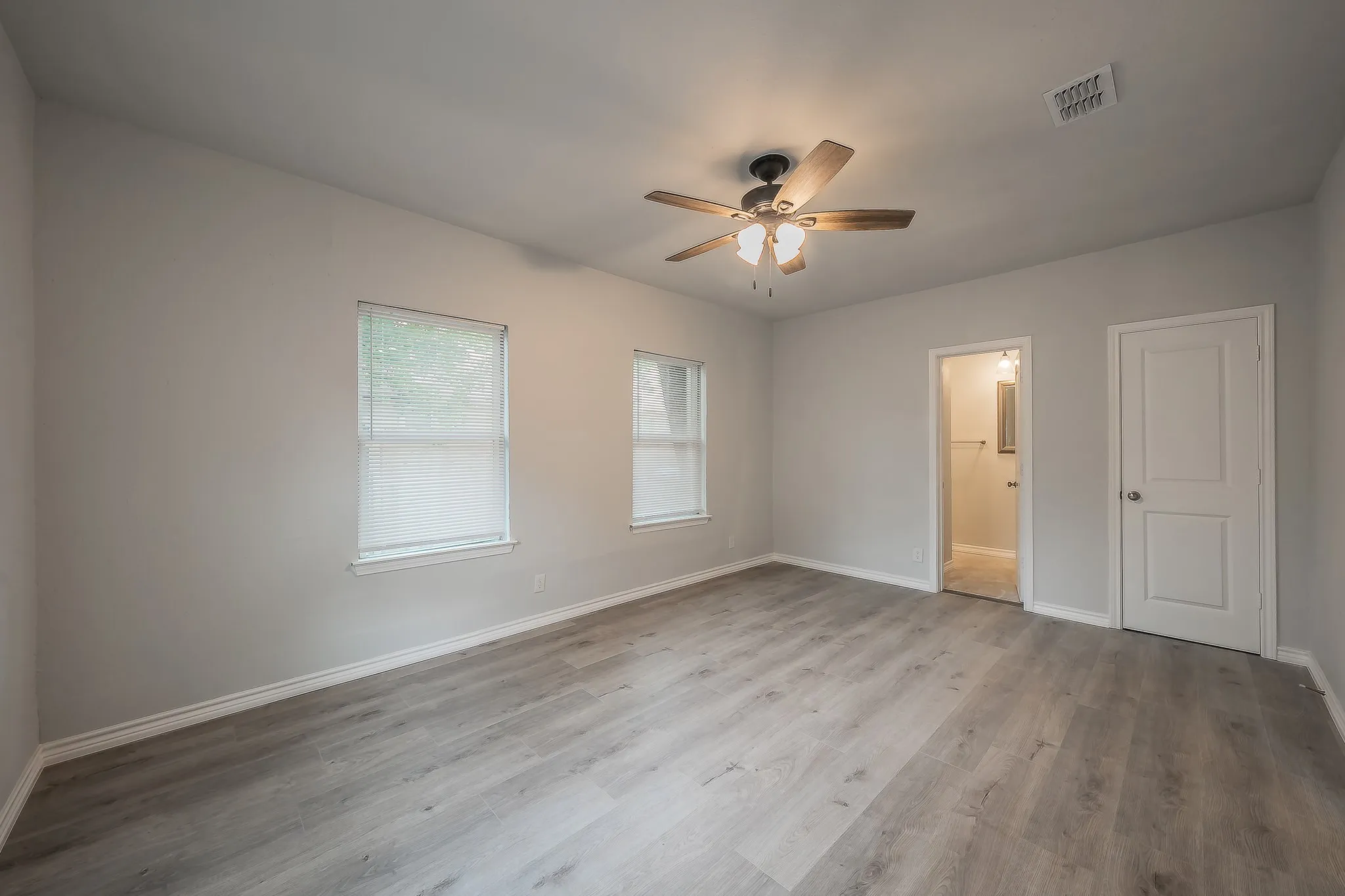 Single Family Residence For Sale in Tarrant County , 3613 Ada Avenue, Fort Worth, Texas 76105, 3 Bedroom, 2 Bathroom, Garage spaces, 1,290 Sqft, built in 1929, mls#21375043, Real Estate Agent in Fort Worth, Homes For Sale in Tarrant county, Homes For Sale in Fort Worth, Realtor in Fort Worth Texas, Real Estate Brokerage Independent Realty Texas, Luminita Cordes Realtor