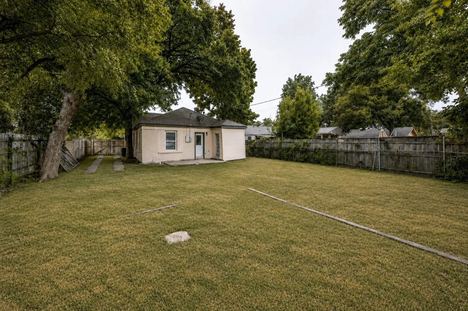 Single Family Residence For Sale in Tarrant County , 3613 Ada Avenue, Fort Worth, Texas 76105, 3 Bedroom, 2 Bathroom, Garage spaces, 1,290 Sqft, built in 1929, mls#21375043, Real Estate Agent in Fort Worth, Homes For Sale in Tarrant county, Homes For Sale in Fort Worth, Realtor in Fort Worth Texas, Real Estate Brokerage Independent Realty Texas, Luminita Cordes Realtor