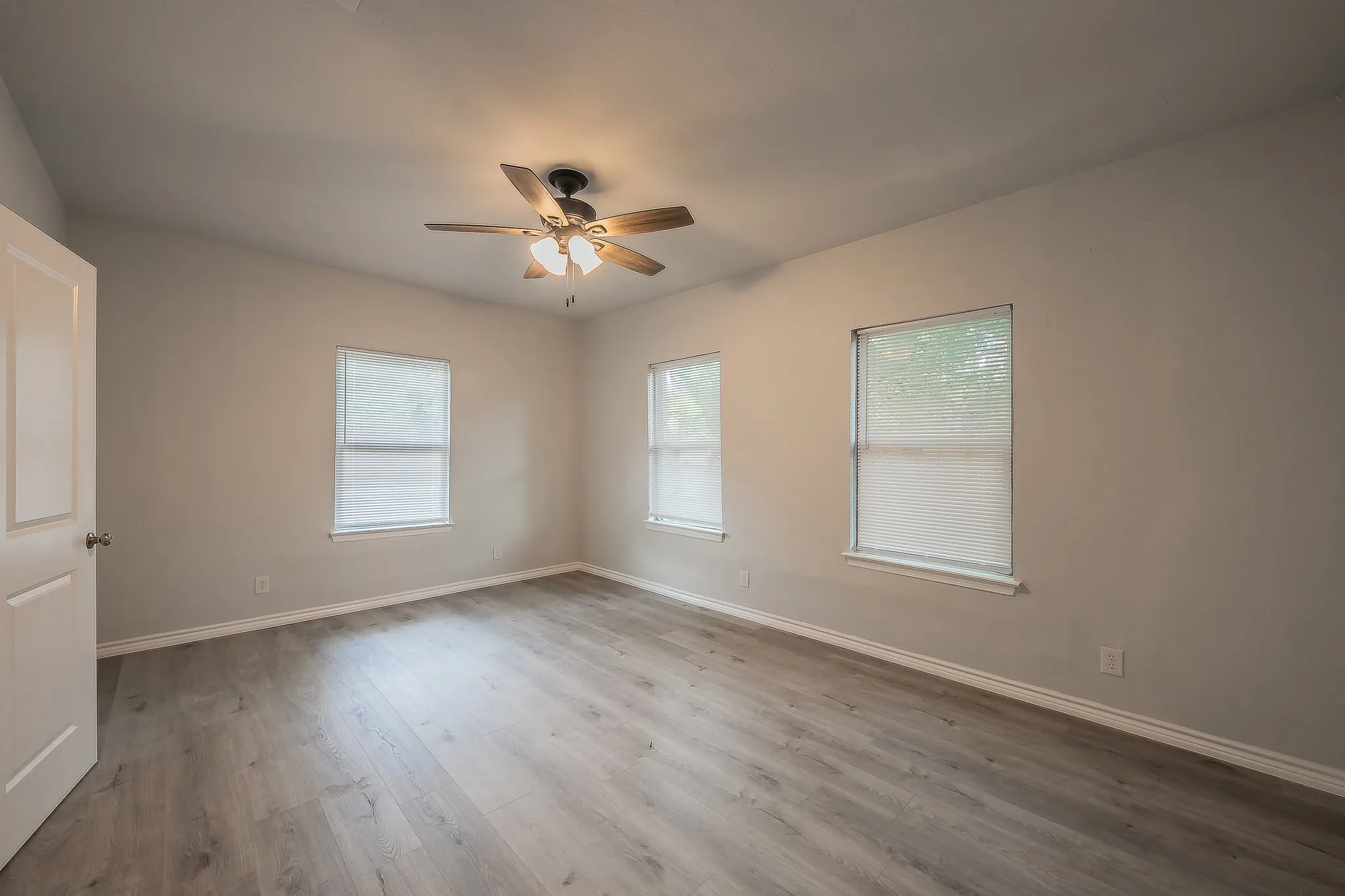Single Family Residence For Sale in Tarrant County , 3613 Ada Avenue, Fort Worth, Texas 76105, 3 Bedroom, 2 Bathroom, Garage spaces, 1,290 Sqft, built in 1929, mls#21375043, Real Estate Agent in Fort Worth, Homes For Sale in Tarrant county, Homes For Sale in Fort Worth, Realtor in Fort Worth Texas, Real Estate Brokerage Independent Realty Texas, Luminita Cordes Realtor