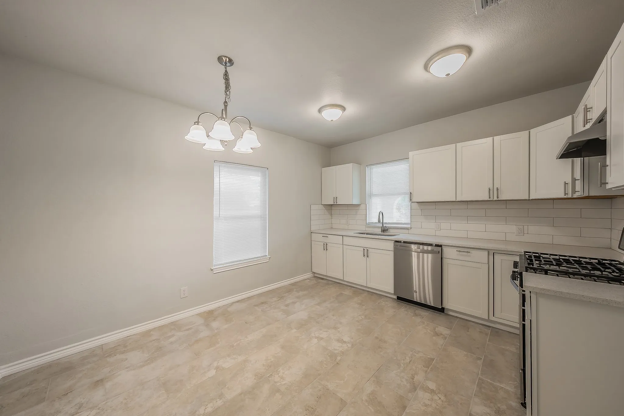 Single Family Residence For Sale in Tarrant County , 3613 Ada Avenue, Fort Worth, Texas 76105, 3 Bedroom, 2 Bathroom, Garage spaces, 1,290 Sqft, built in 1929, mls#21375043, Real Estate Agent in Fort Worth, Homes For Sale in Tarrant county, Homes For Sale in Fort Worth, Realtor in Fort Worth Texas, Real Estate Brokerage Independent Realty Texas, Luminita Cordes Realtor