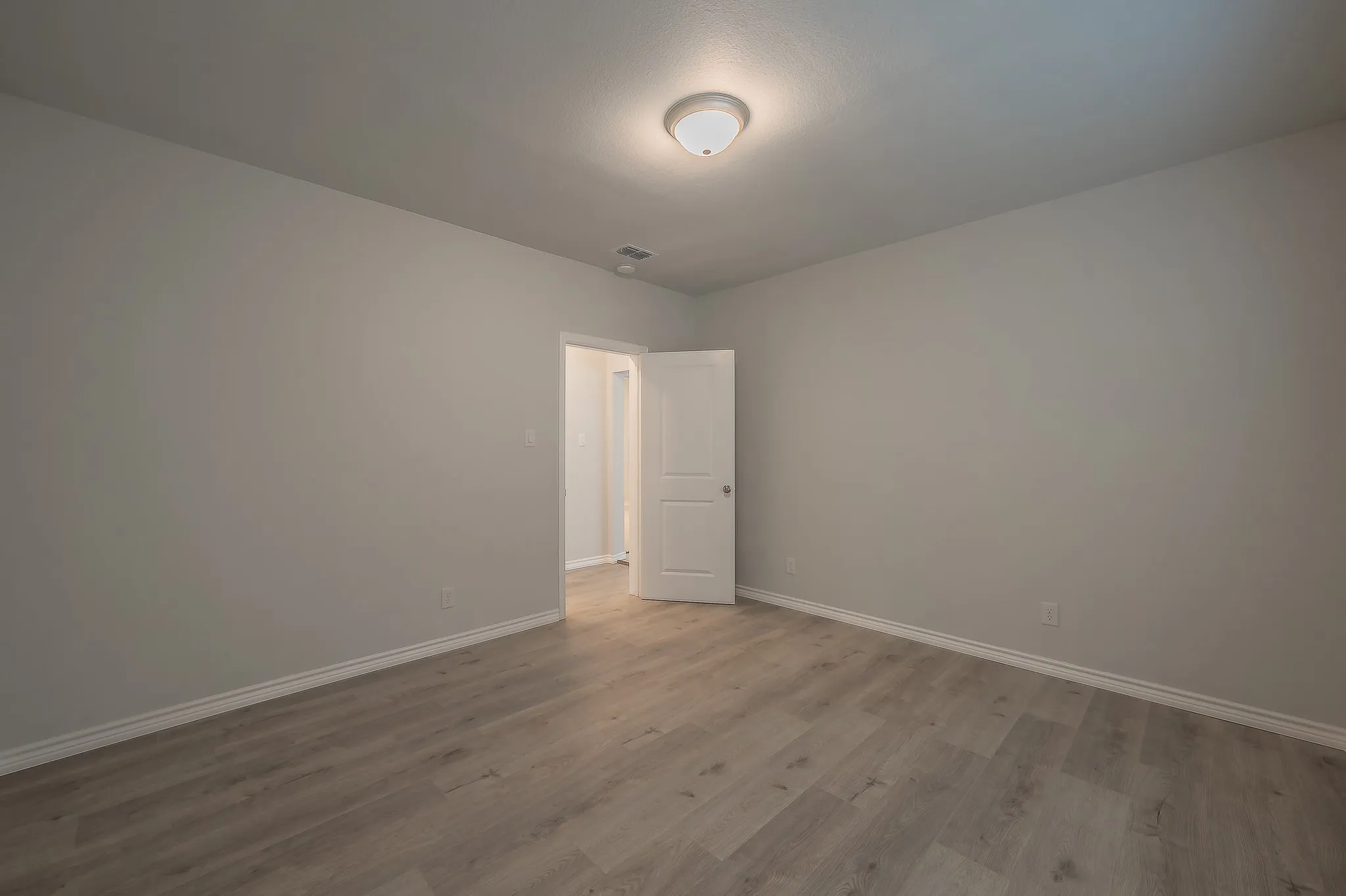 Single Family Residence For Sale in Tarrant County , 3613 Ada Avenue, Fort Worth, Texas 76105, 3 Bedroom, 2 Bathroom, Garage spaces, 1,290 Sqft, built in 1929, mls#21375043, Real Estate Agent in Fort Worth, Homes For Sale in Tarrant county, Homes For Sale in Fort Worth, Realtor in Fort Worth Texas, Real Estate Brokerage Independent Realty Texas, Luminita Cordes Realtor
