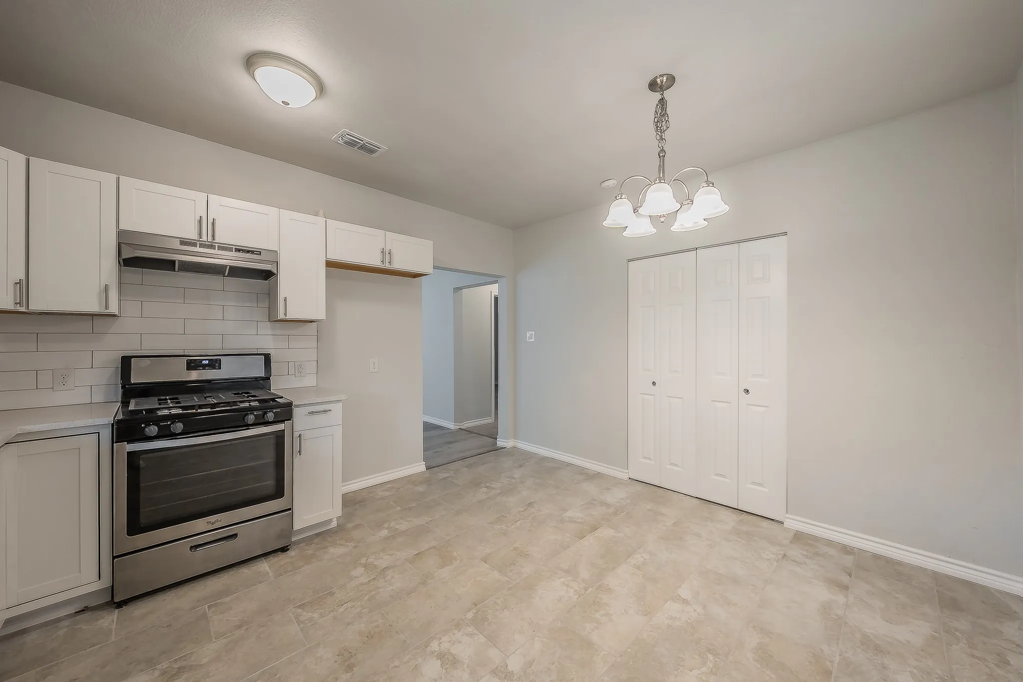 Single Family Residence For Sale in Tarrant County , 3613 Ada Avenue, Fort Worth, Texas 76105, 3 Bedroom, 2 Bathroom, Garage spaces, 1,290 Sqft, built in 1929, mls#21375043, Real Estate Agent in Fort Worth, Homes For Sale in Tarrant county, Homes For Sale in Fort Worth, Realtor in Fort Worth Texas, Real Estate Brokerage Independent Realty Texas, Luminita Cordes Realtor