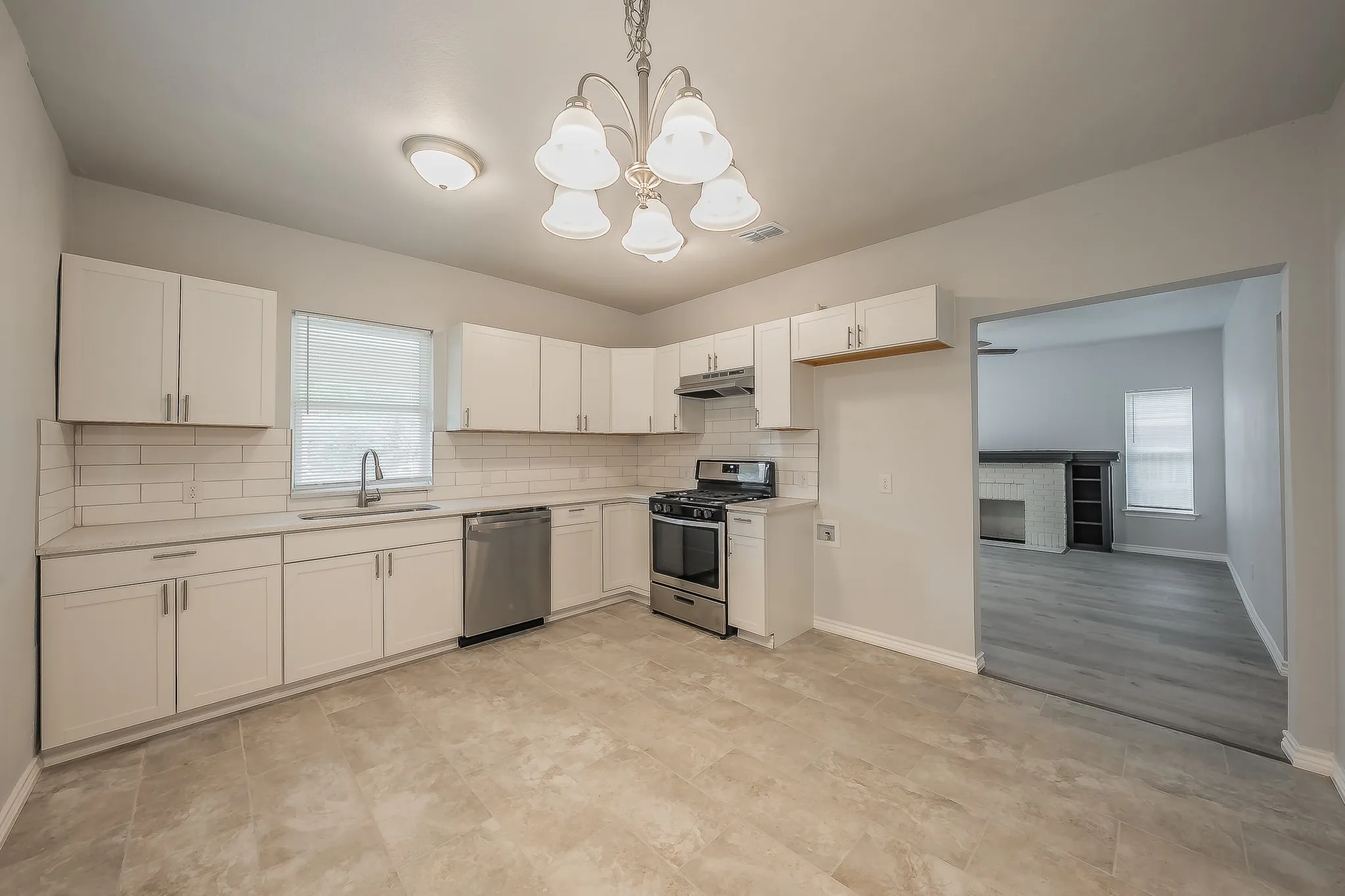 Single Family Residence For Sale in Tarrant County , 3613 Ada Avenue, Fort Worth, Texas 76105, 3 Bedroom, 2 Bathroom, Garage spaces, 1,290 Sqft, built in 1929, mls#21375043, Real Estate Agent in Fort Worth, Homes For Sale in Tarrant county, Homes For Sale in Fort Worth, Realtor in Fort Worth Texas, Real Estate Brokerage Independent Realty Texas, Luminita Cordes Realtor