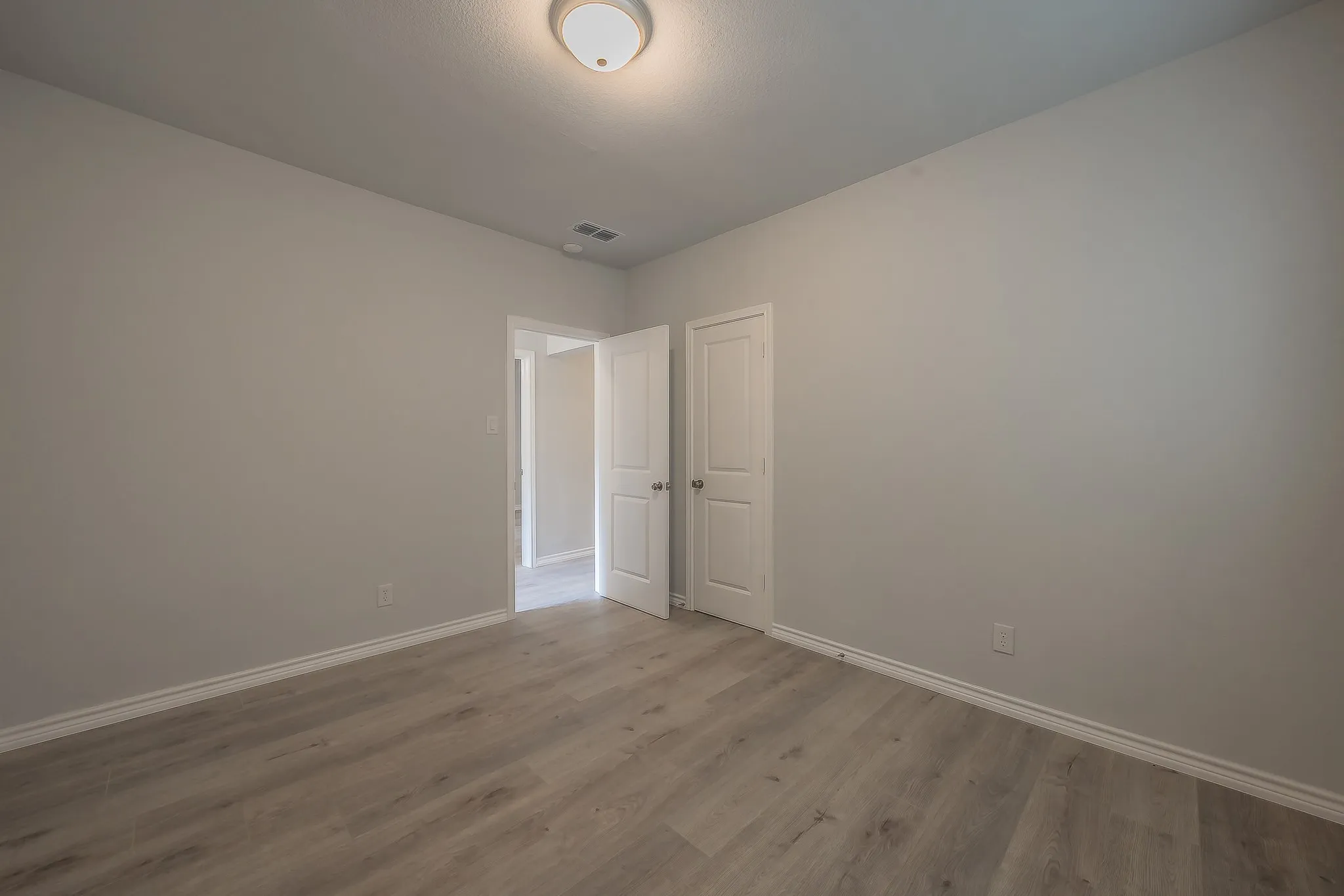 Single Family Residence For Sale in Tarrant County , 3613 Ada Avenue, Fort Worth, Texas 76105, 3 Bedroom, 2 Bathroom, Garage spaces, 1,290 Sqft, built in 1929, mls#21375043, Real Estate Agent in Fort Worth, Homes For Sale in Tarrant county, Homes For Sale in Fort Worth, Realtor in Fort Worth Texas, Real Estate Brokerage Independent Realty Texas, Luminita Cordes Realtor