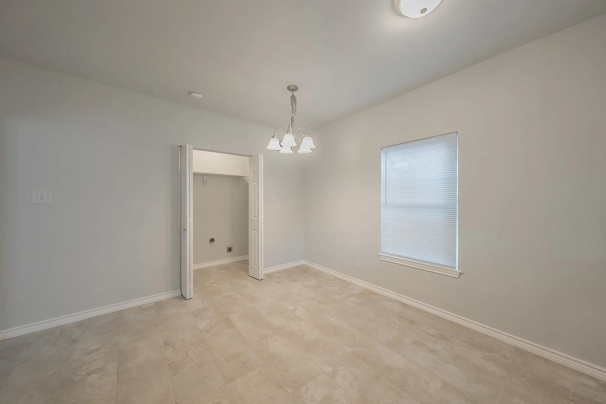 Single Family Residence For Sale in Tarrant County , 3613 Ada Avenue, Fort Worth, Texas 76105, 3 Bedroom, 2 Bathroom, Garage spaces, 1,290 Sqft, built in 1929, mls#21375043, Real Estate Agent in Fort Worth, Homes For Sale in Tarrant county, Homes For Sale in Fort Worth, Realtor in Fort Worth Texas, Real Estate Brokerage Independent Realty Texas, Luminita Cordes Realtor